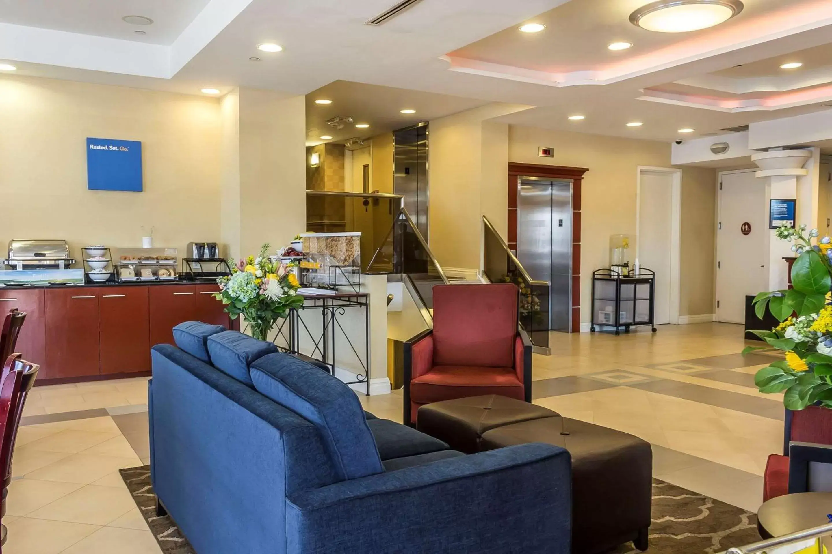 Lobby or reception, Lobby/Reception in Comfort Inn & Suites LaGuardia Airport