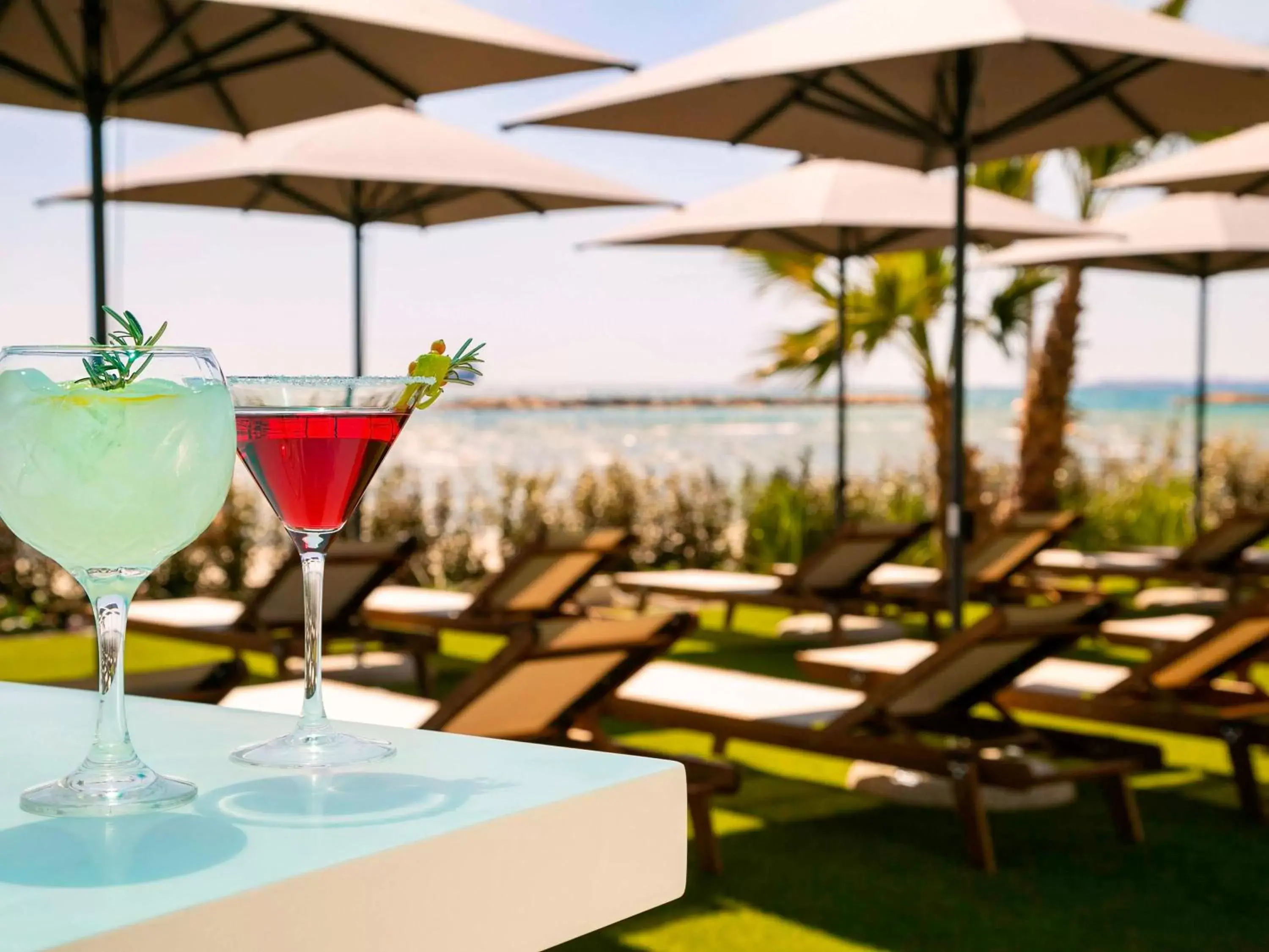 Lounge or bar in Mercure Larnaca Beach Resort