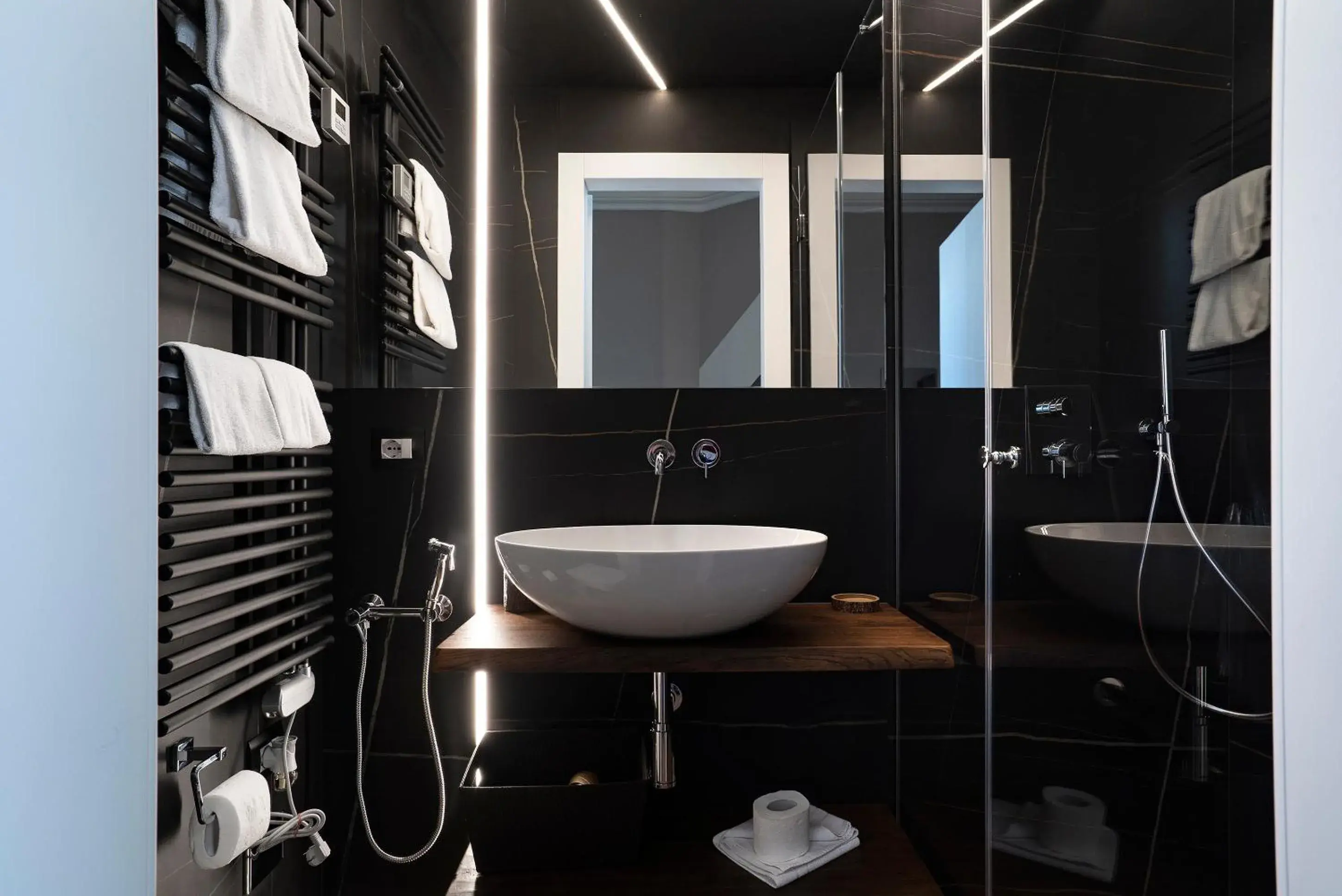 Shower in Artemide Guest House Shower in Artemide Guest House