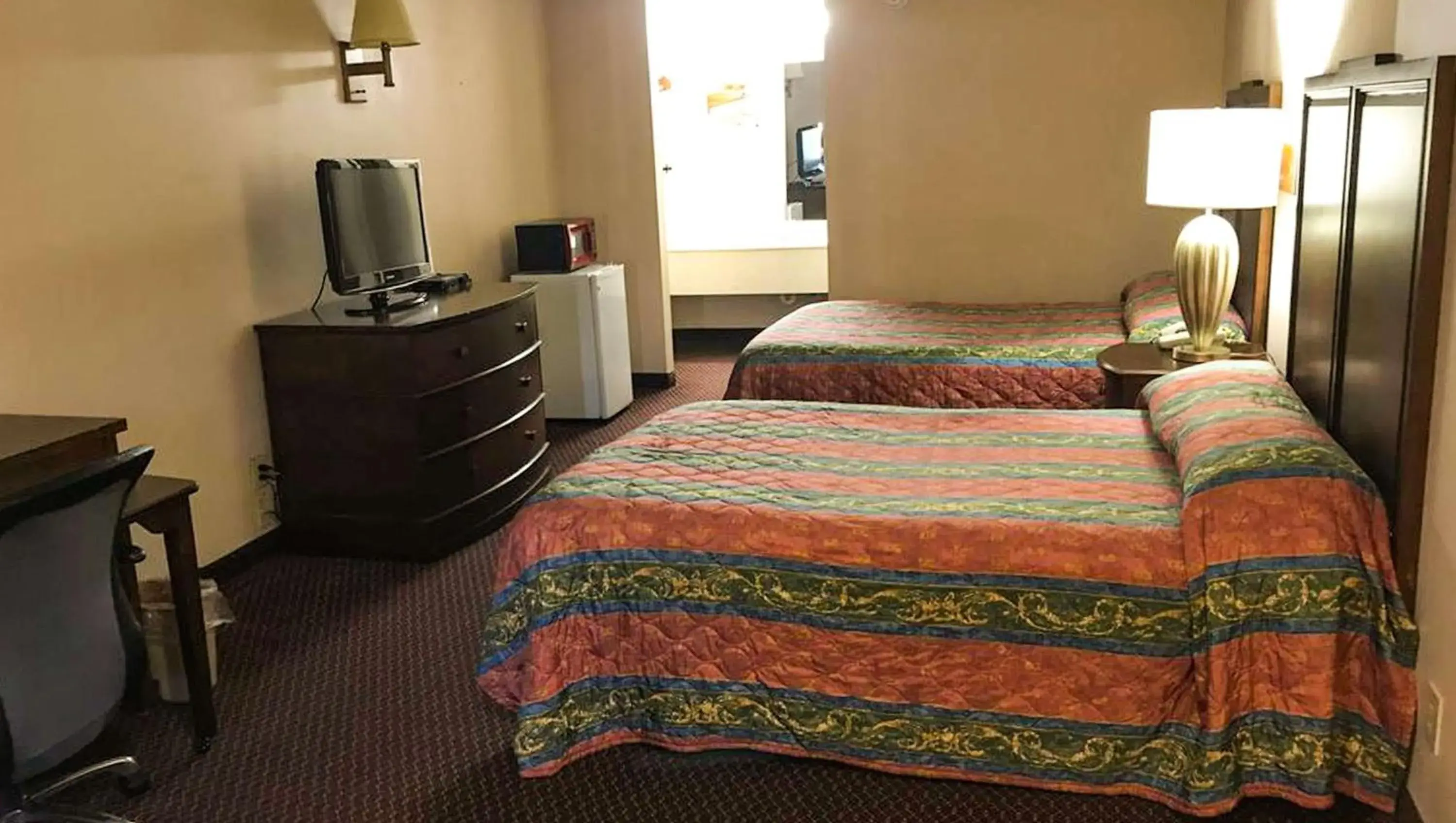 Photo of the whole room, Bed in Magnuson Hotel Marietta