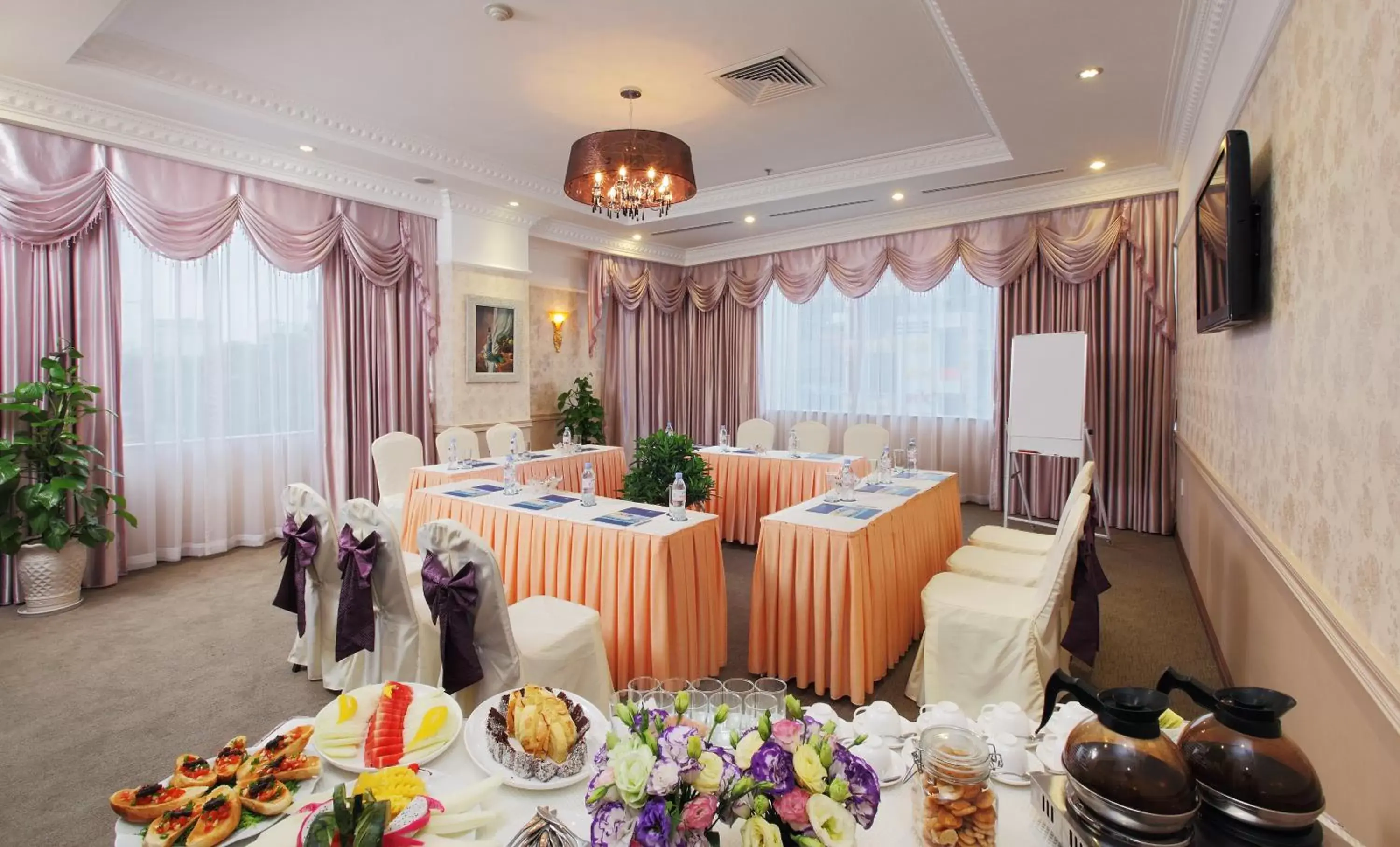 Restaurant/places to eat, Banquet Facilities in Ha Long DC Hotel