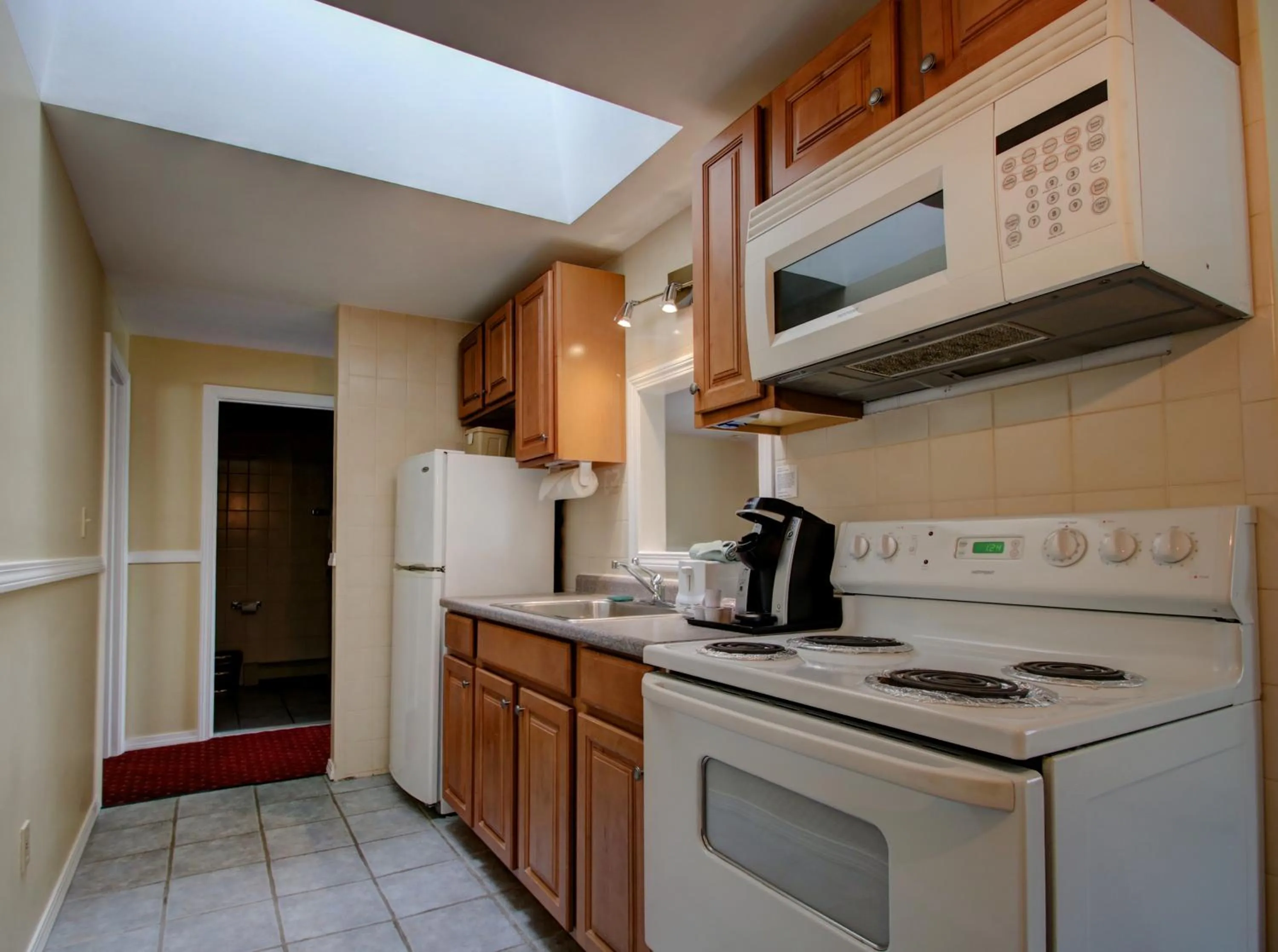 Kitchen or kitchenette in Ogunquit Tides