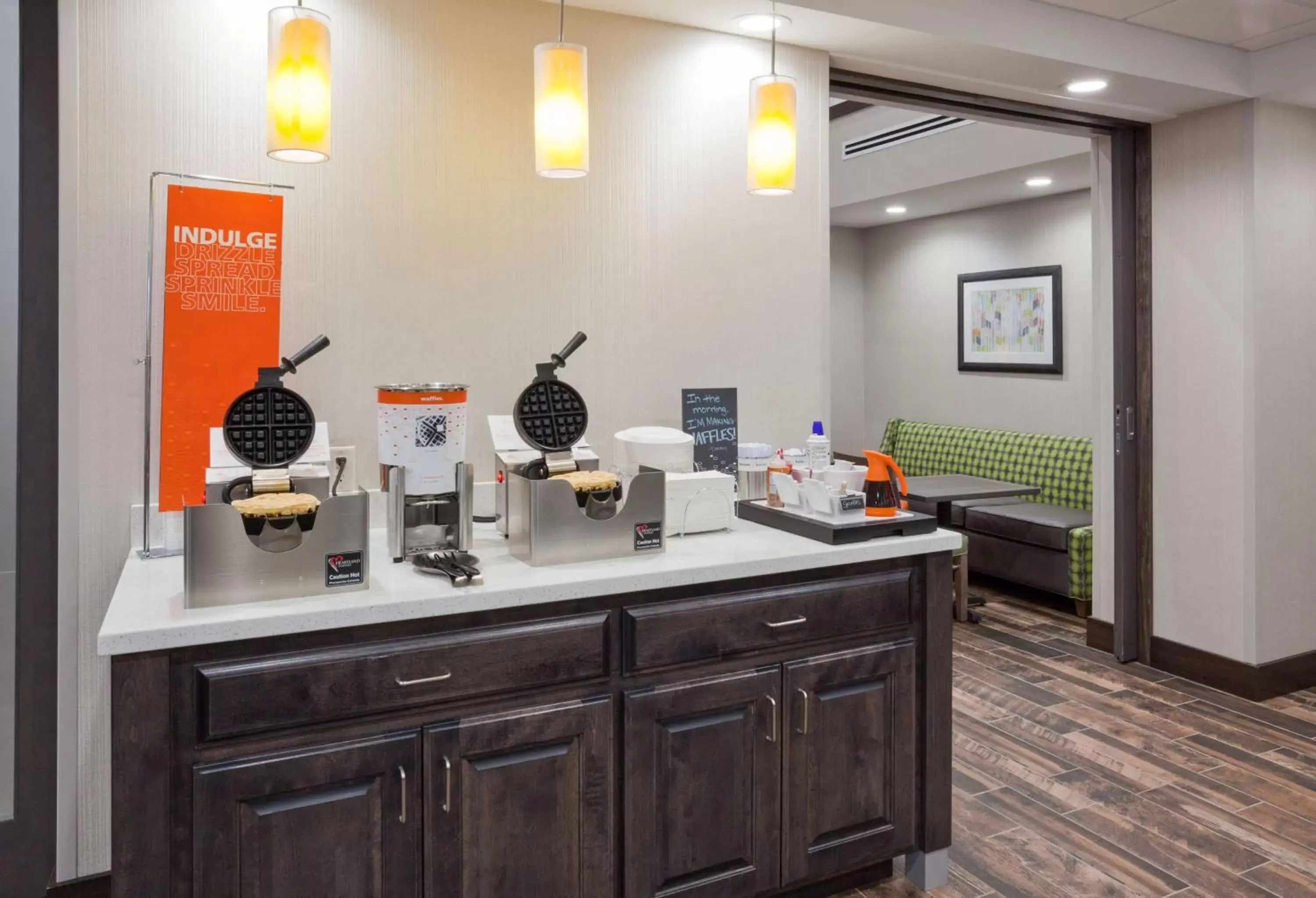 Dining area in Hampton Inn & Suites Sioux City South, IA