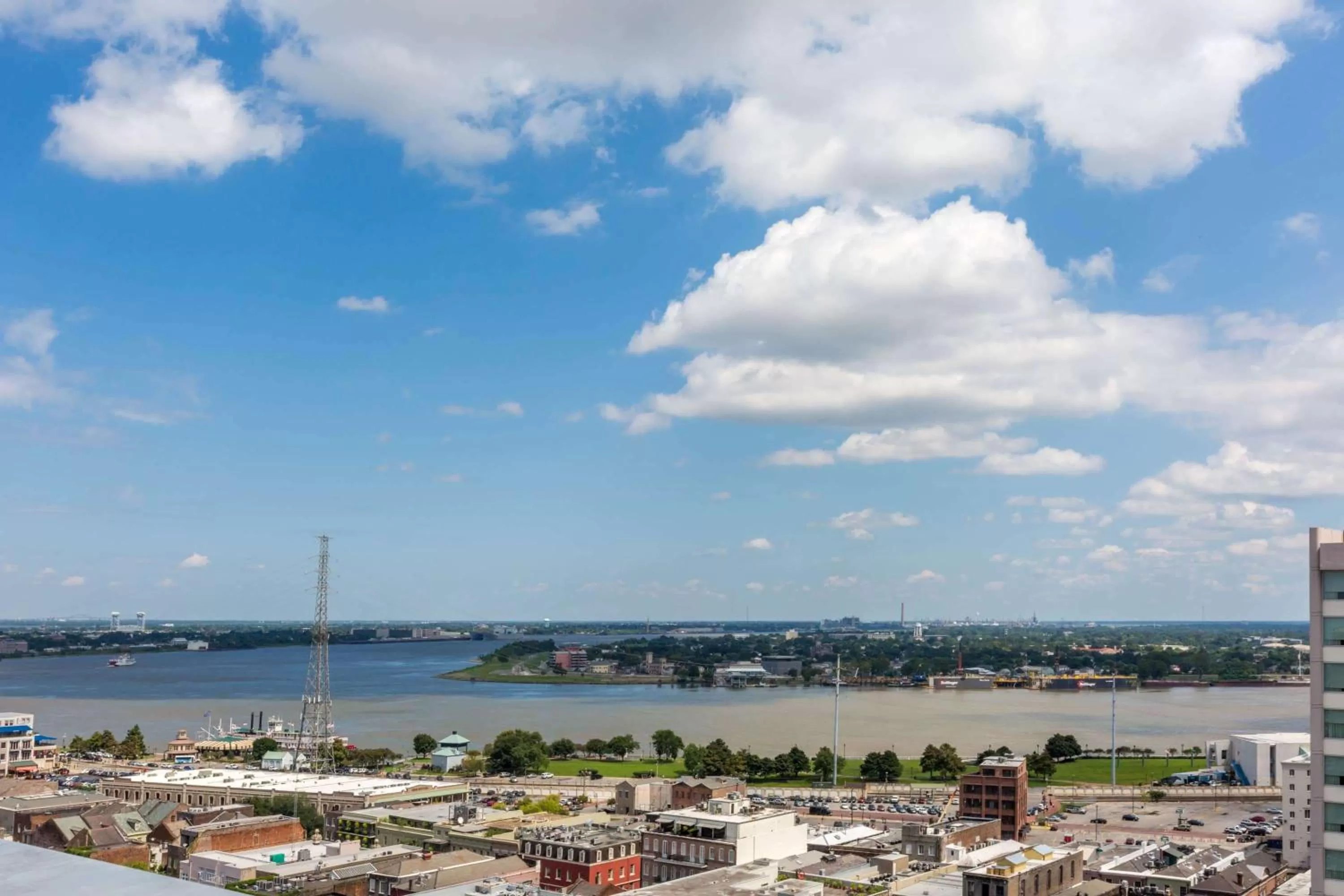 Property building in Wyndham New Orleans French Quarter