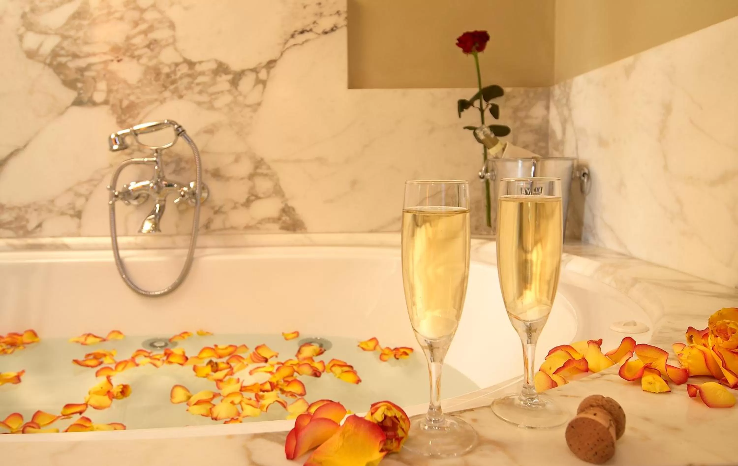 Hot Tub in Antica Torre Tornabuoni