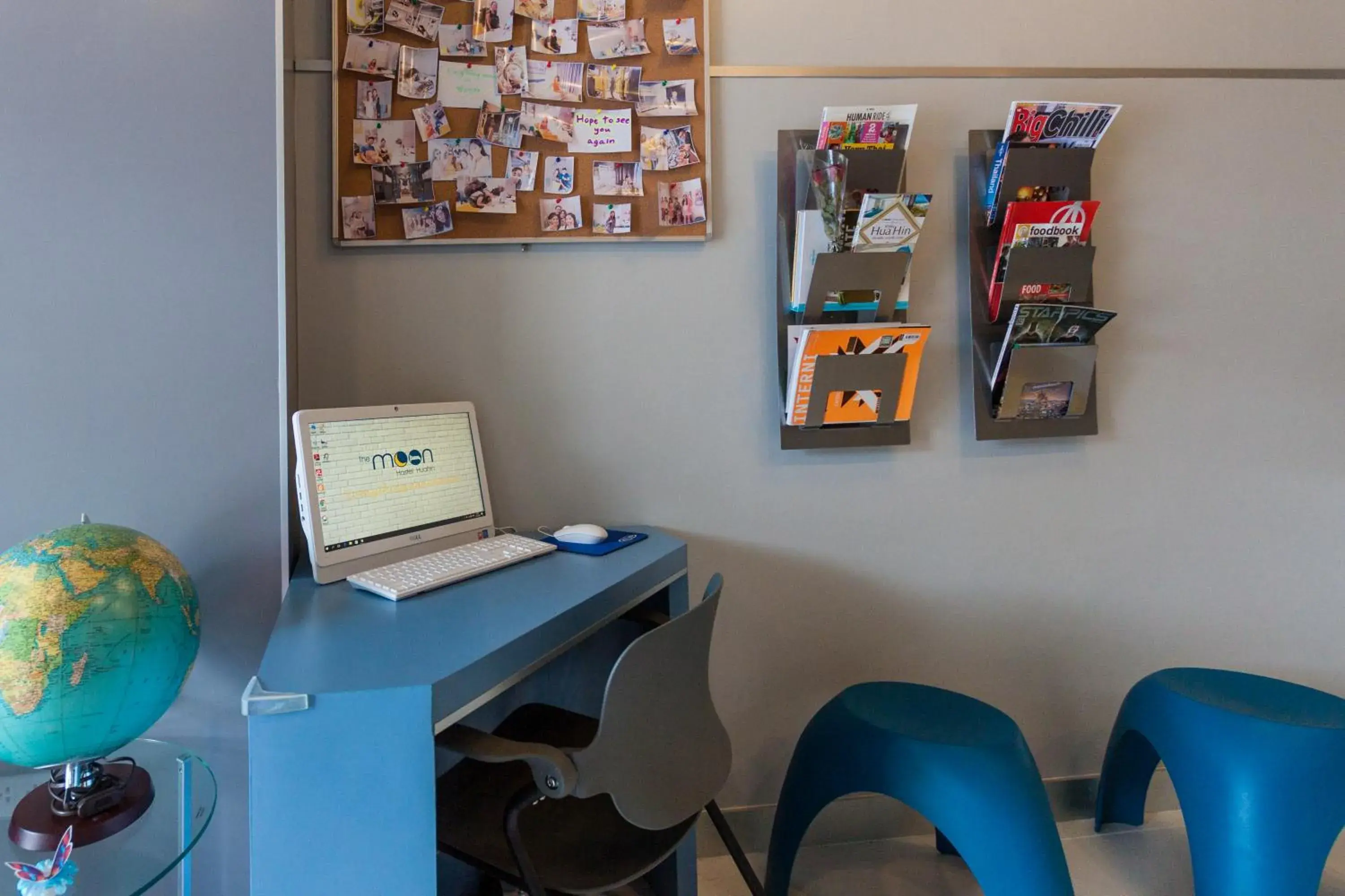 Library, Business Area/Conference Room in The Moon Hostel Huahin