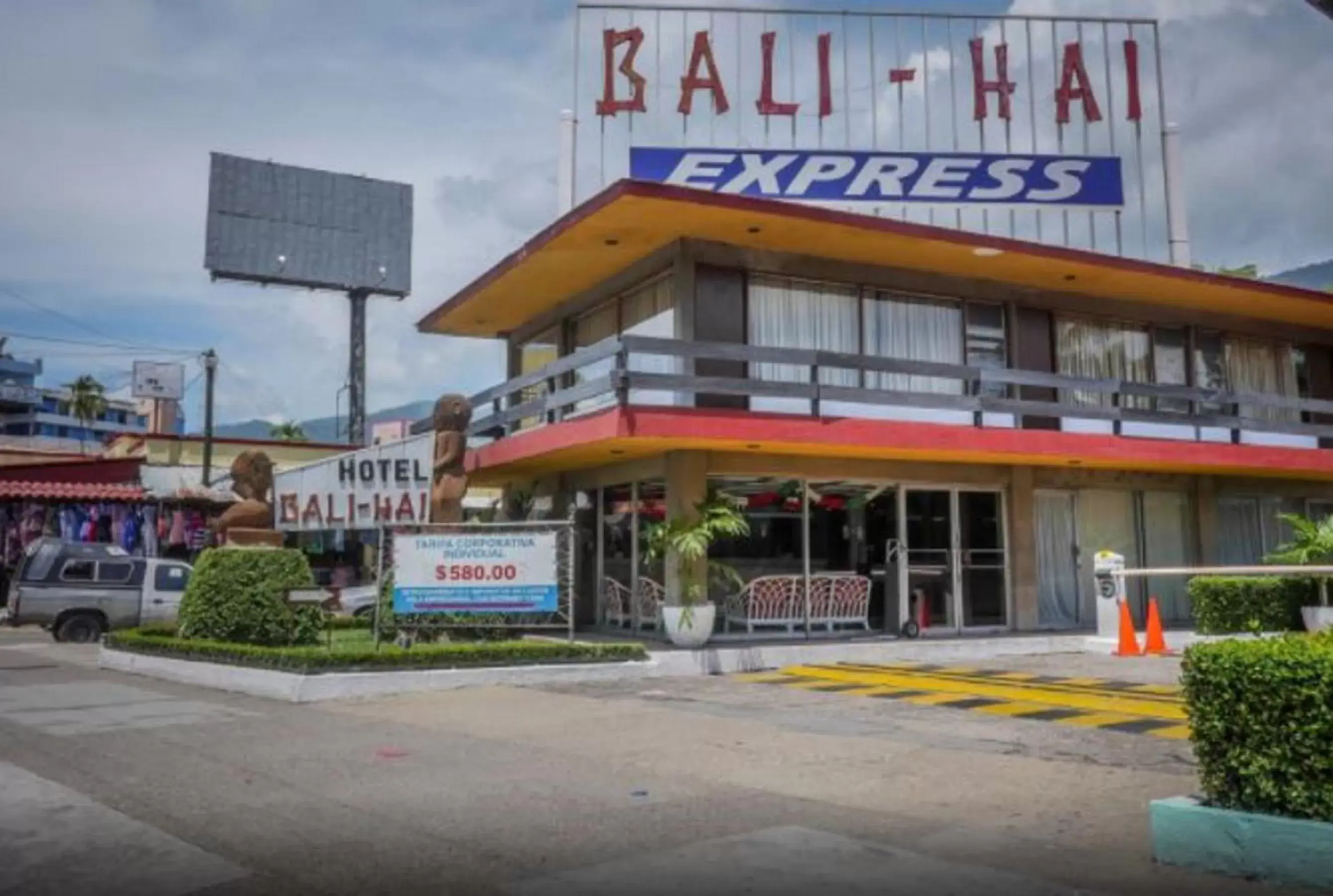 Facade/entrance, Property Building in Hotel Bali-Hai Acapulco