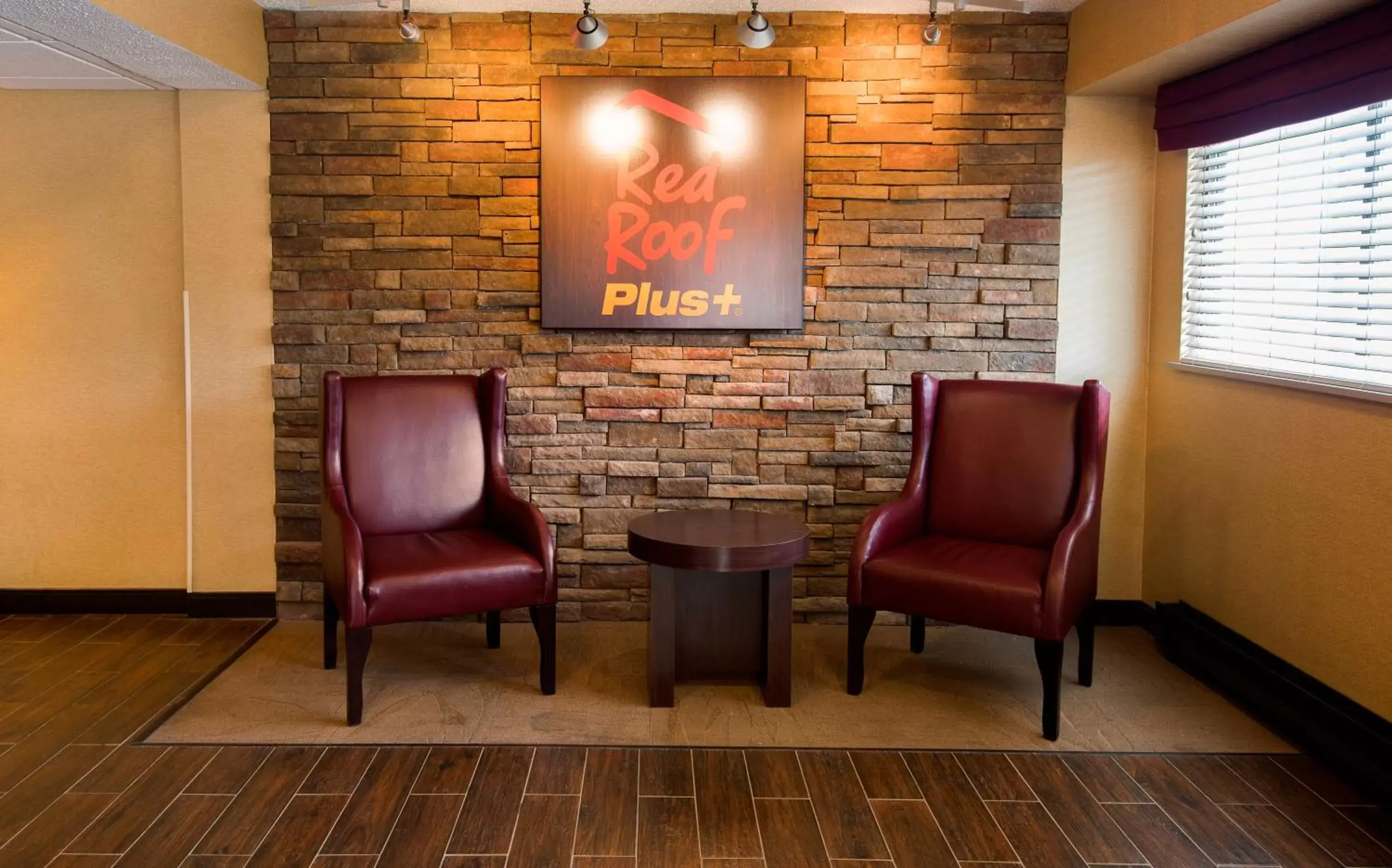 Lobby or reception, Seating Area in Red Roof Inn PLUS+ Chicago - Naperville