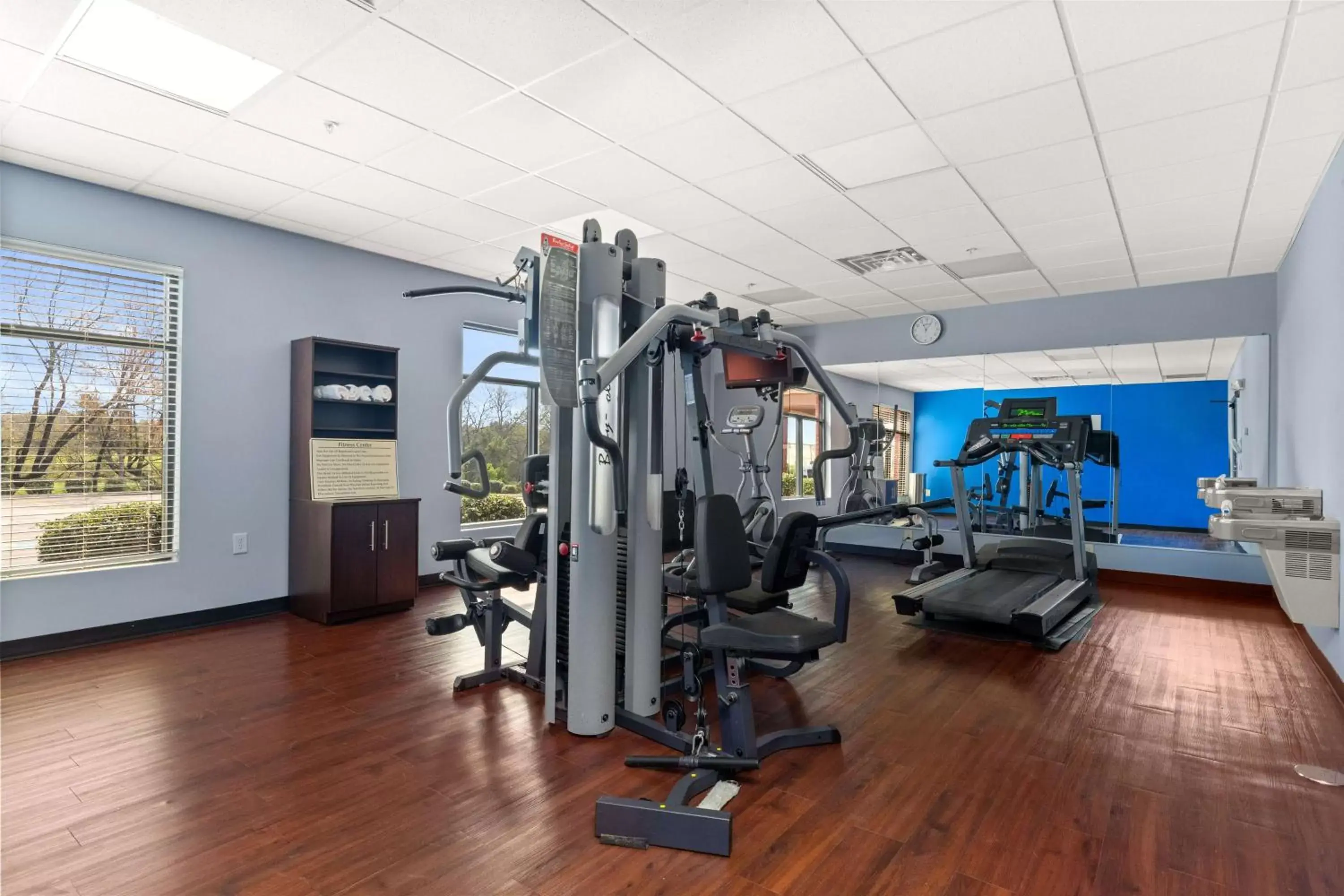 Fitness centre/facilities, Fitness Center/Facilities in SureStay Plus Hotel By Best Western Portland Route 52 West