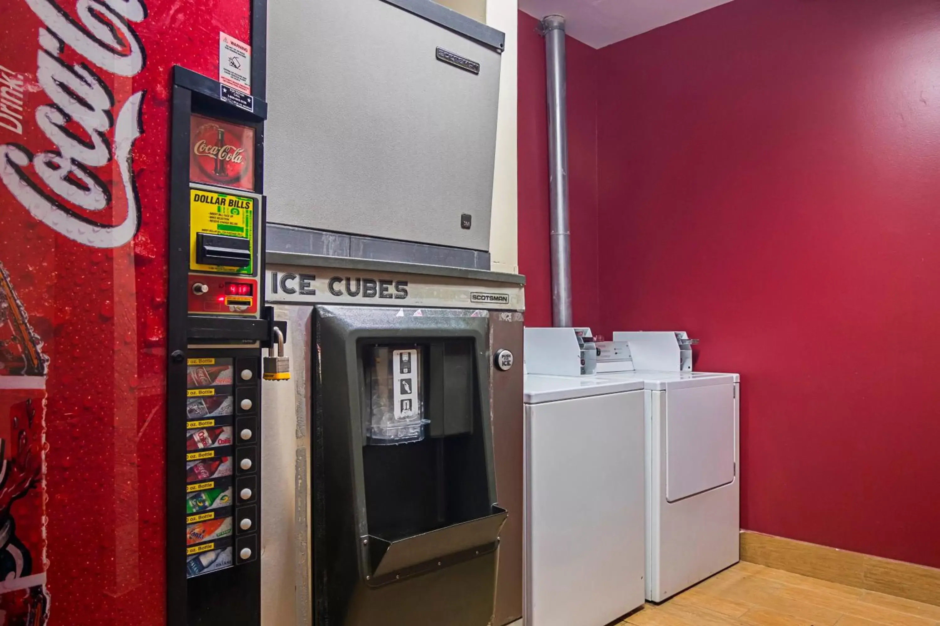 Lobby or reception in Red Roof Inn & Suites Lake Orion / Auburn Hills Lobby or reception in Red Roof Inn & Suites Lake Orion / Auburn Hills