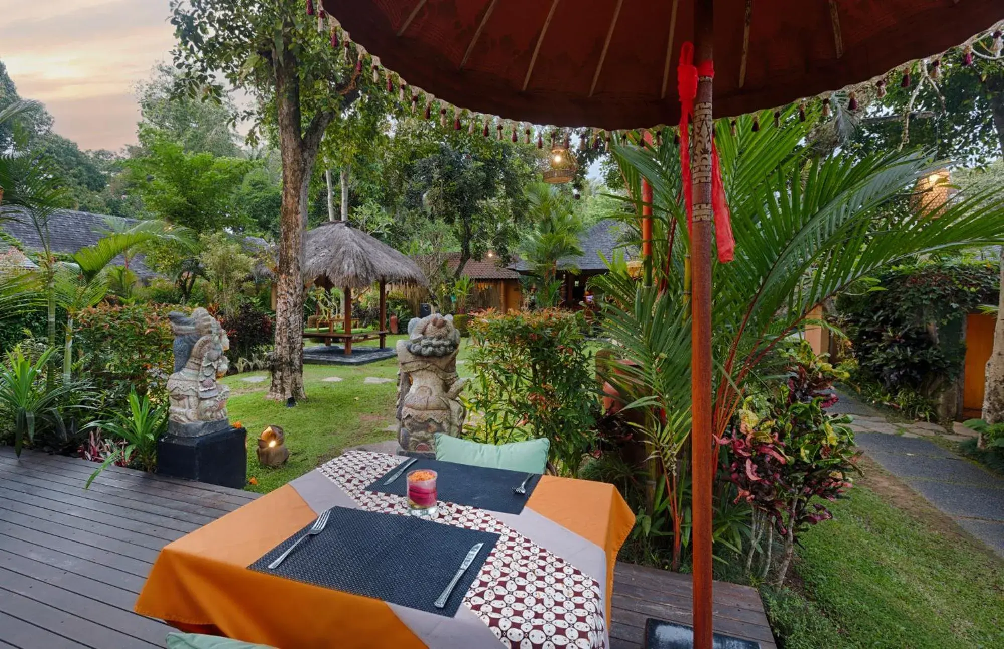Restaurant/Places to Eat in Ubud Padi Villas