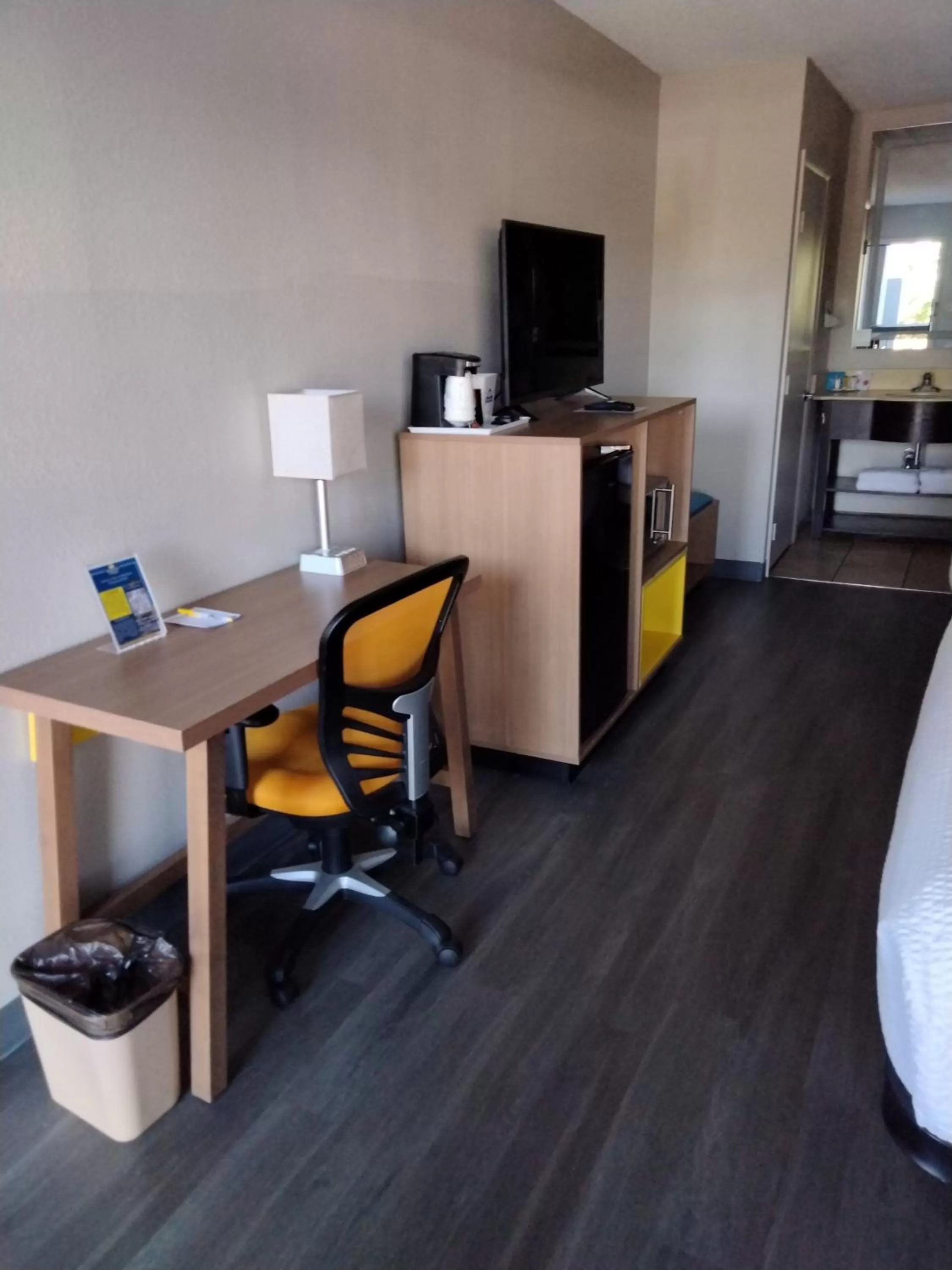 Days Inn & Suites by Wyndham Albuquerque North