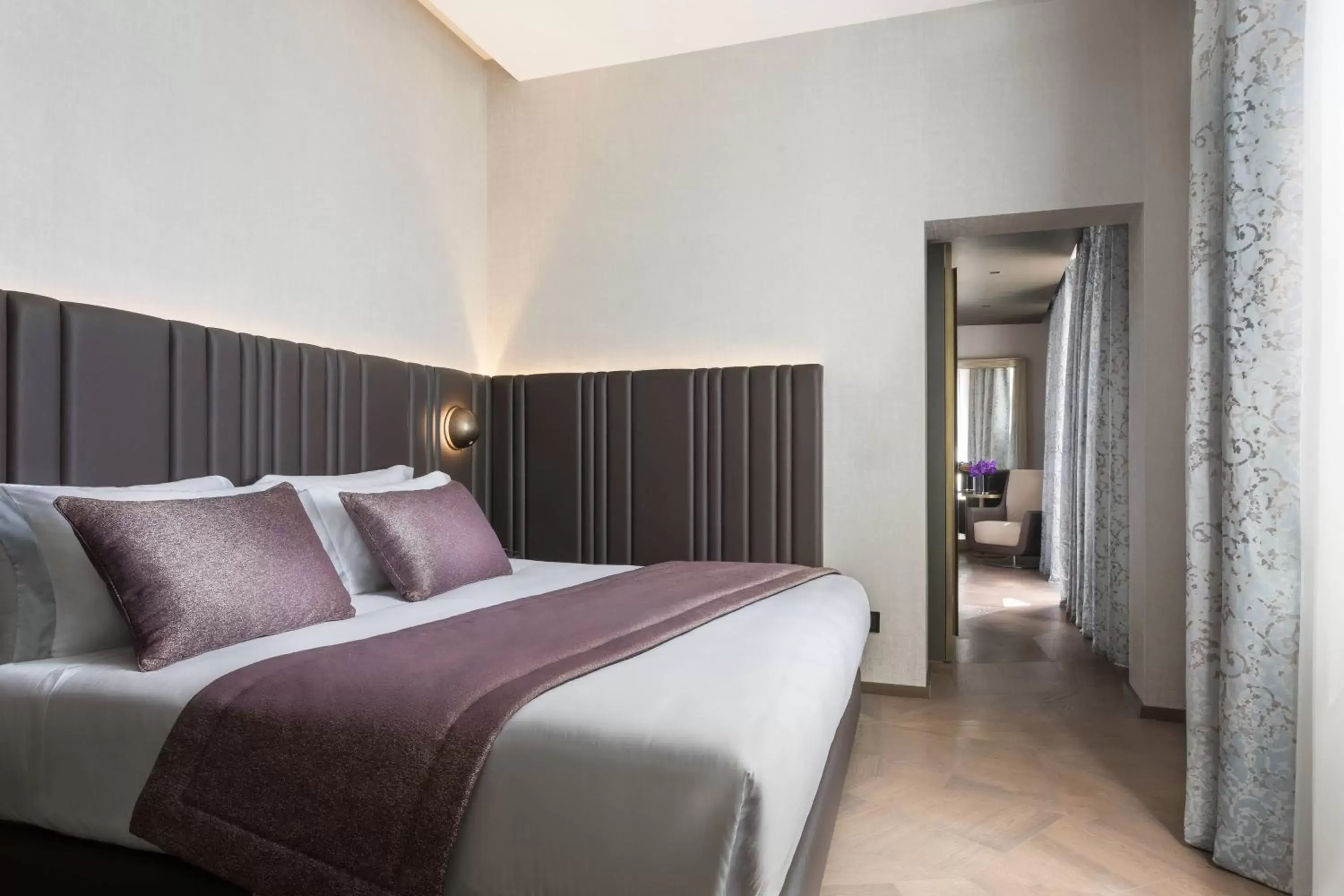 Bedroom, Bed in The Pantheon Iconic Rome Hotel, Autograph Collection