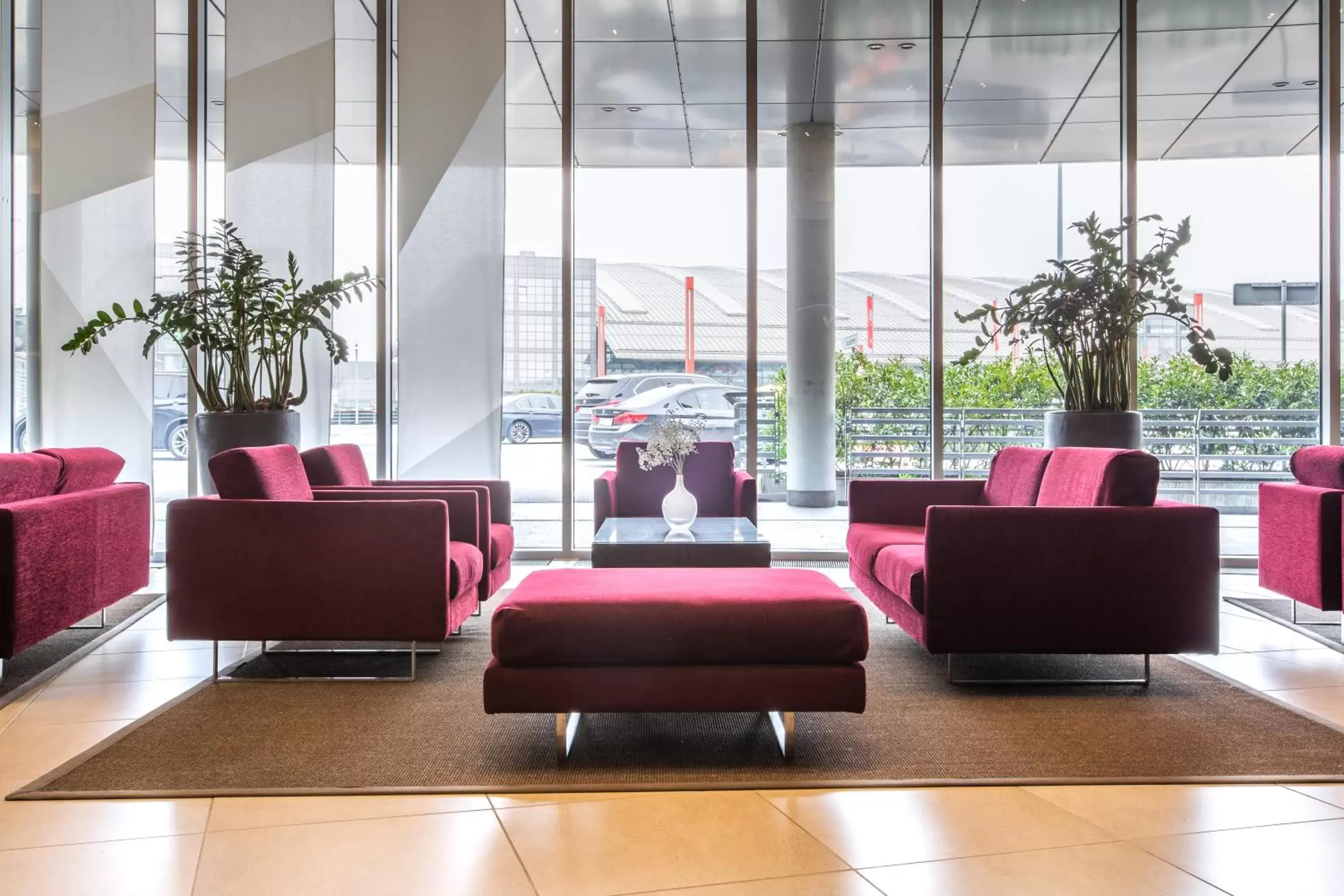 Lounge or bar, Lobby/Reception in Radisson Blu Hotel, Hamburg Airport