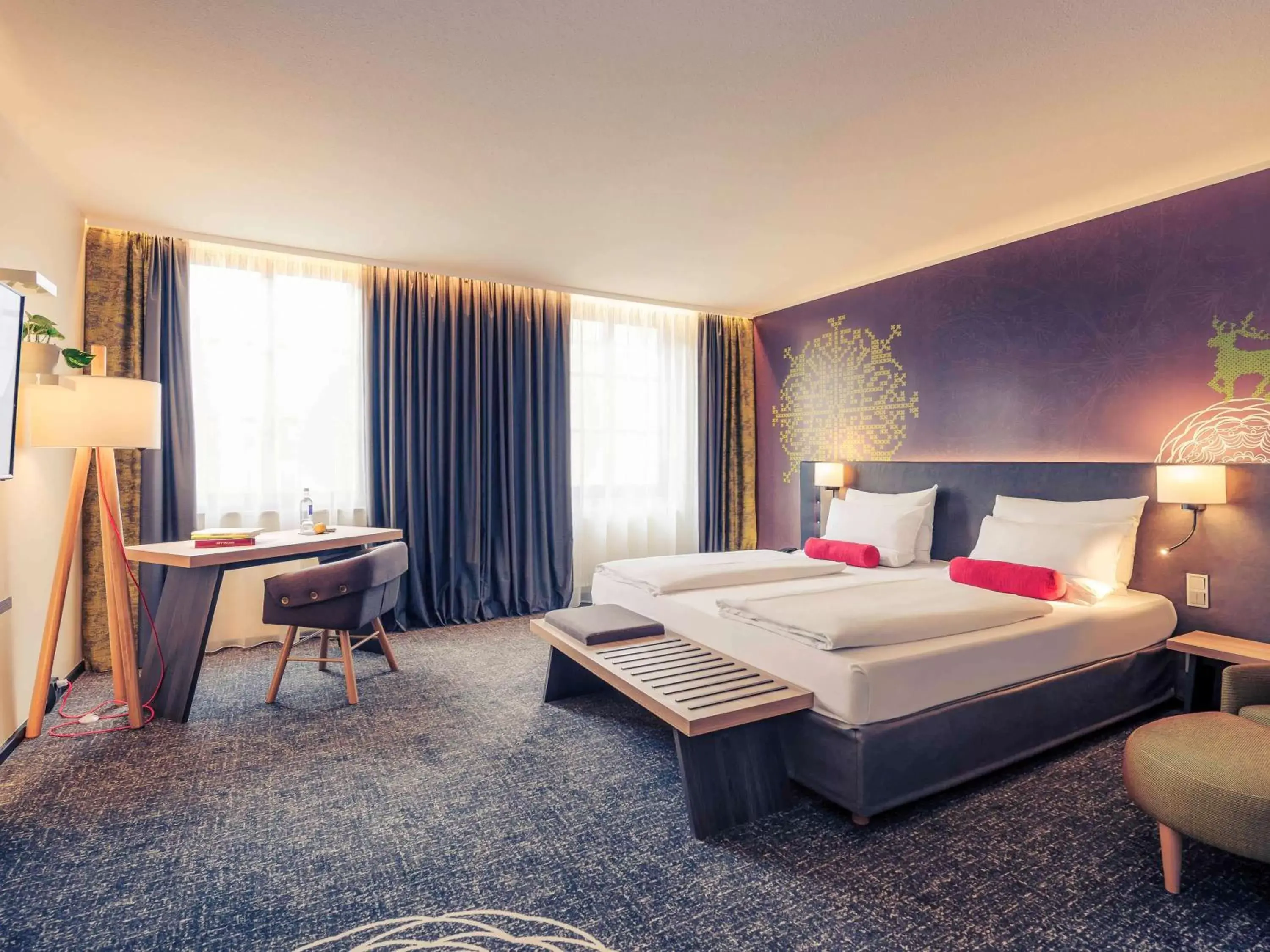 Photo of the whole room, Bed in Mercure München City Center