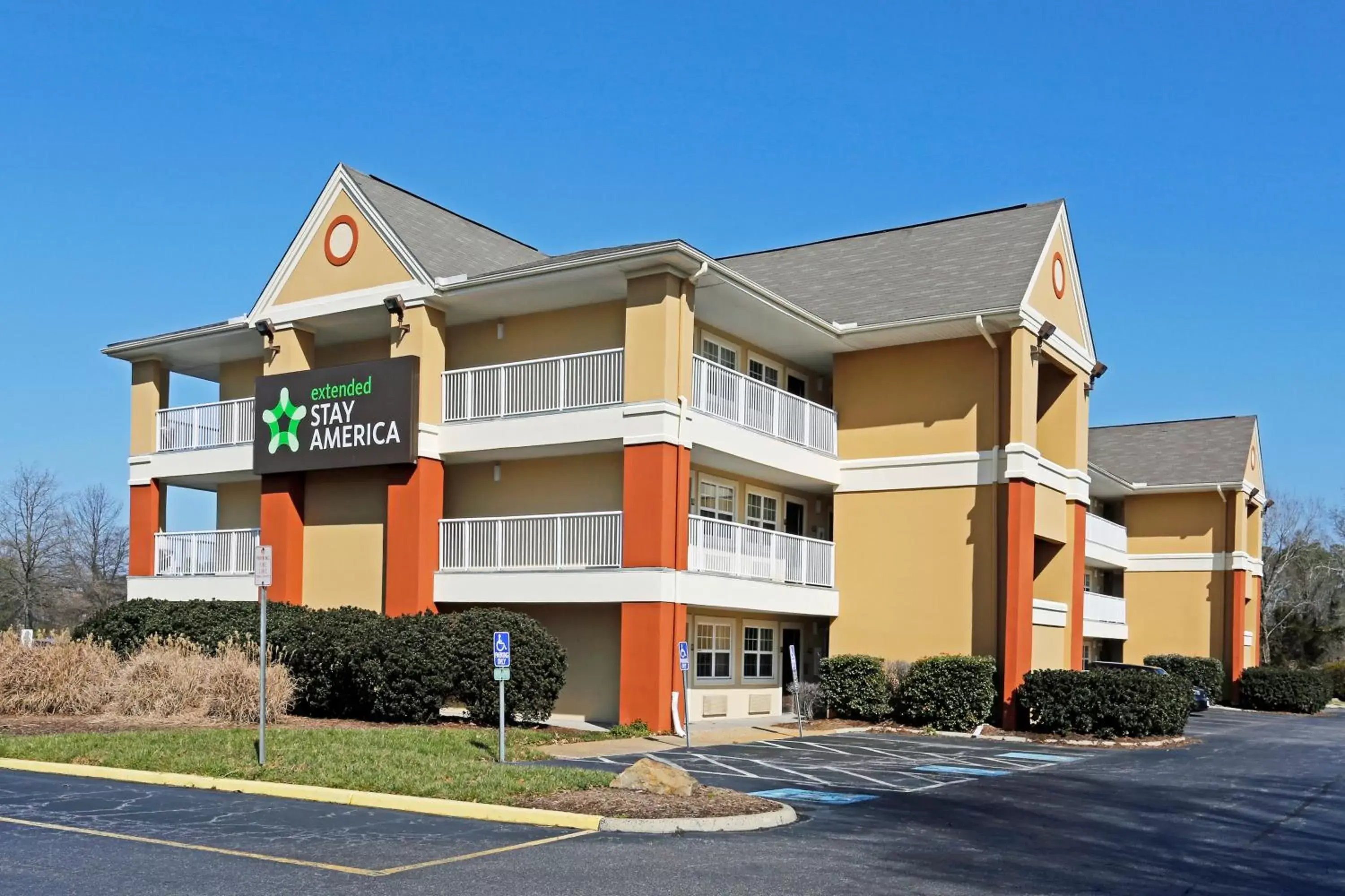 Property building in Extended Stay America Suites - Virginia Beach - Independence Blvd