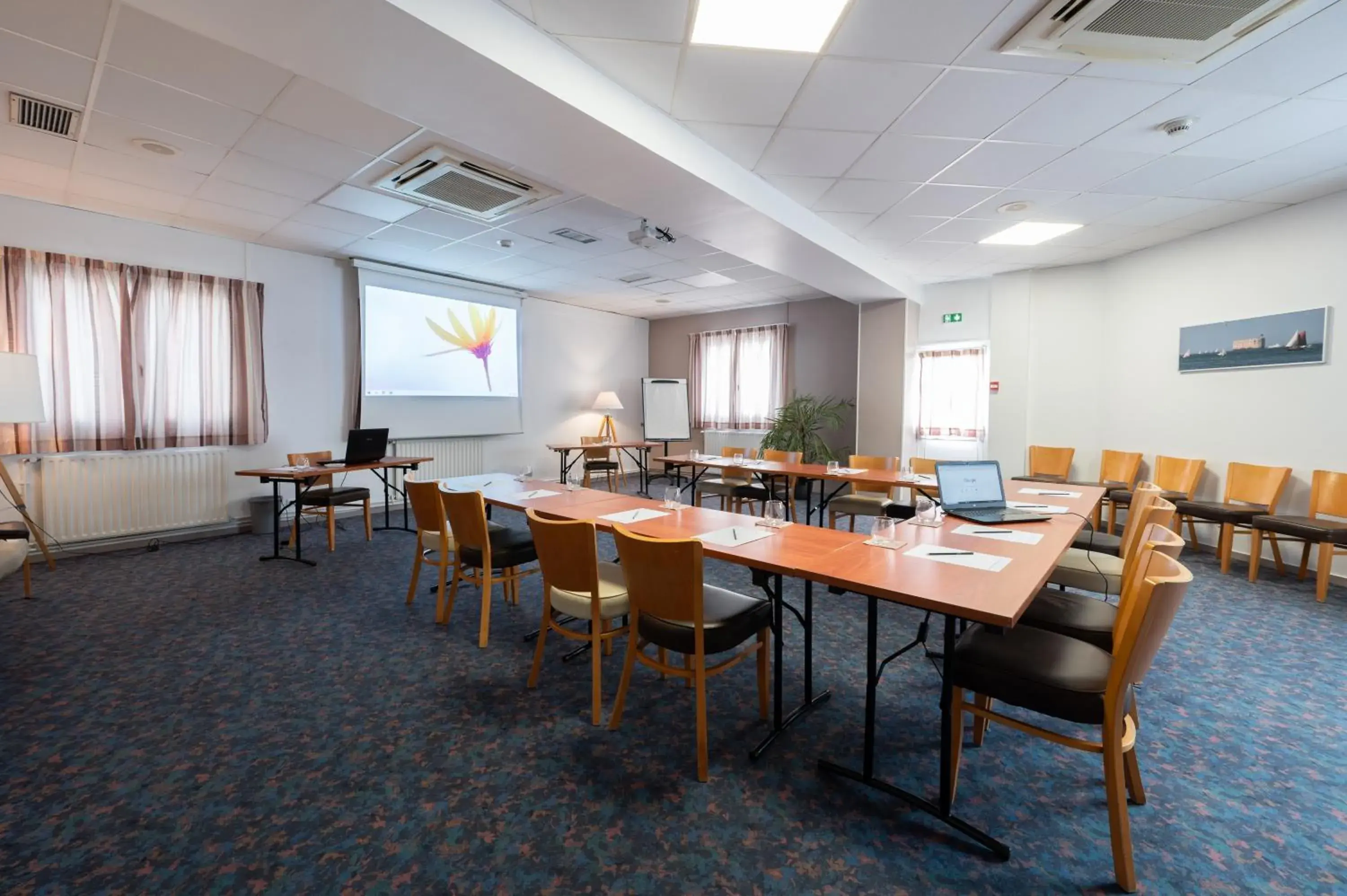 Meeting/conference room in Hôtel & Restaurant des Remparts