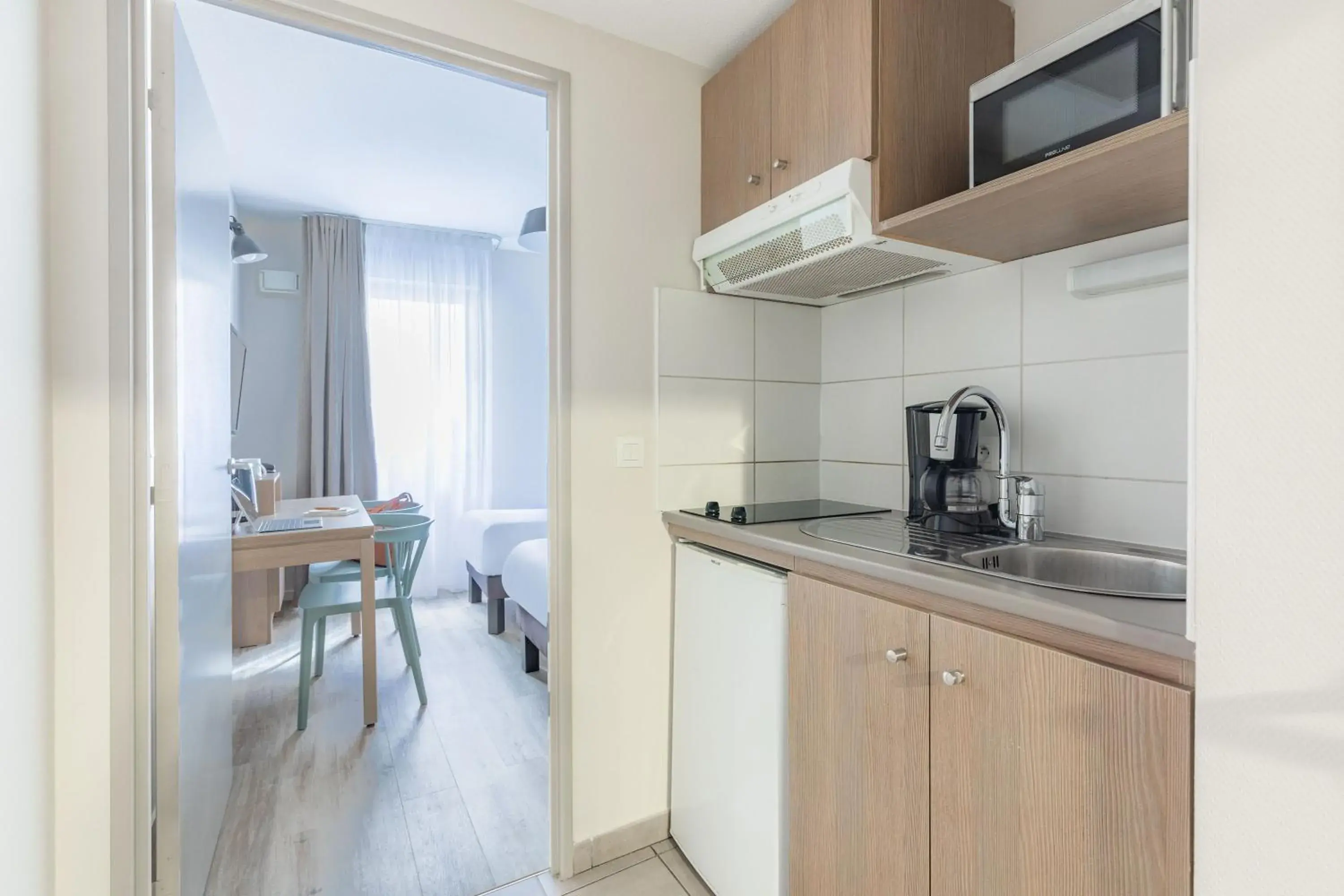 Coffee/tea facilities, Kitchen/Kitchenette in Appart'City Valence Centre