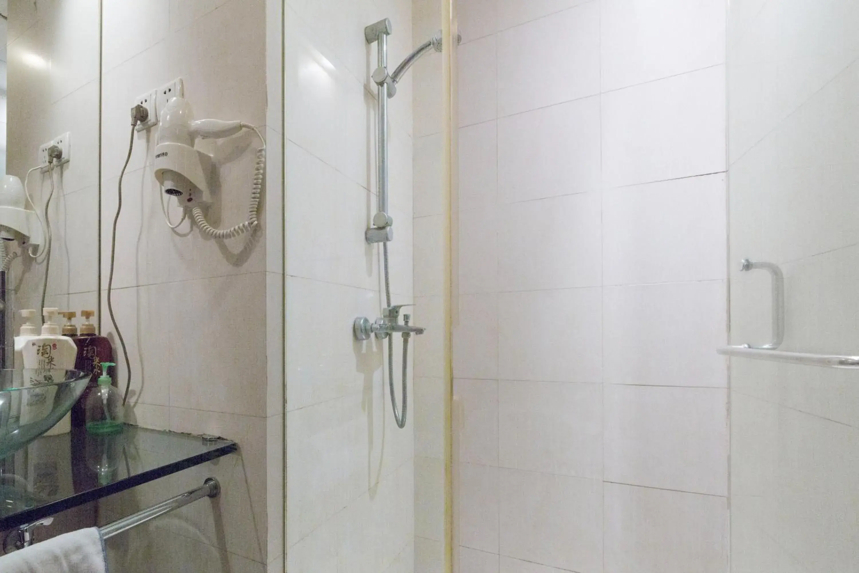 Shower, Bathroom in Shanghai Jiarong Hotel Apartment