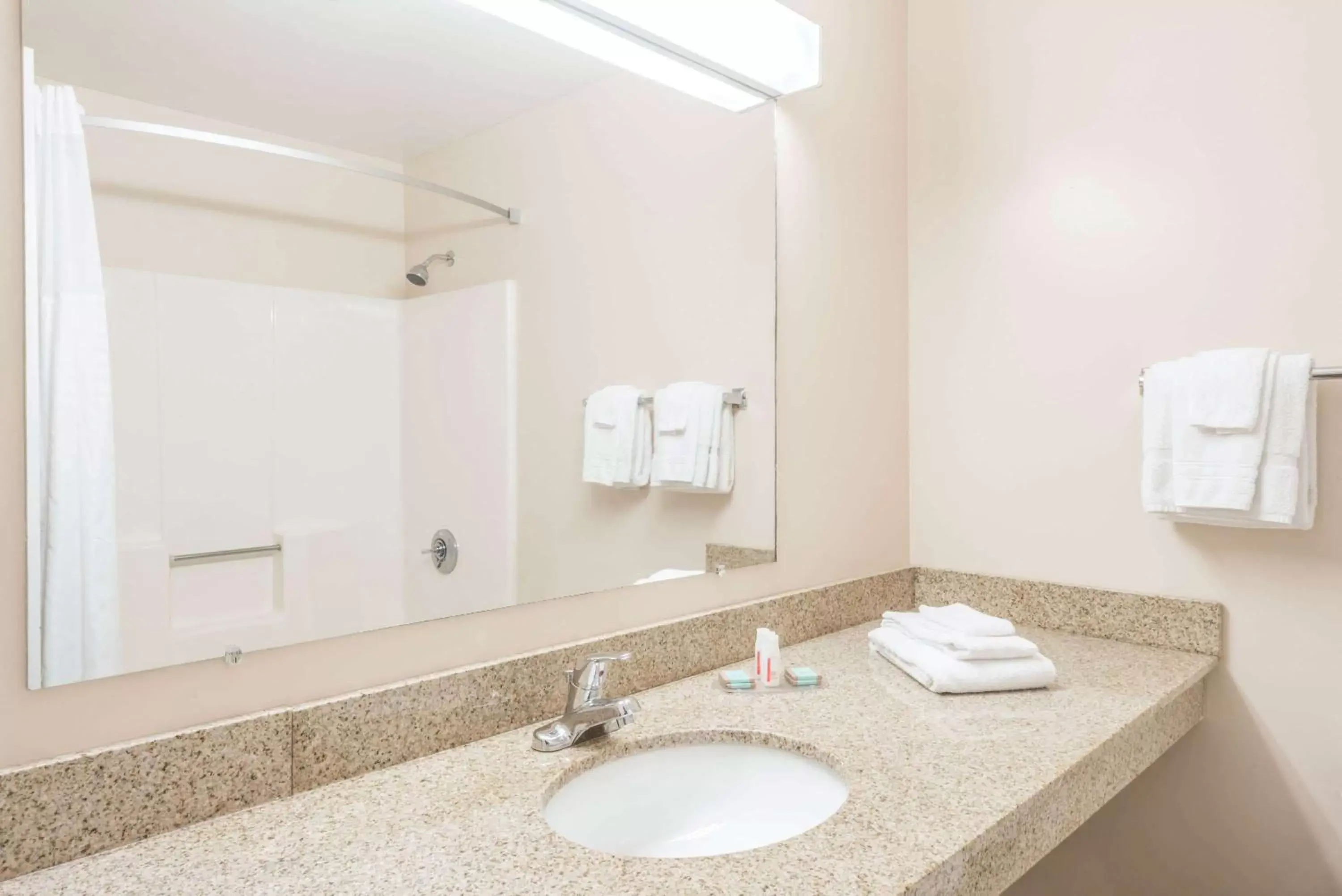 Bathroom in Days Inn by Wyndham Middletown/Newport Area