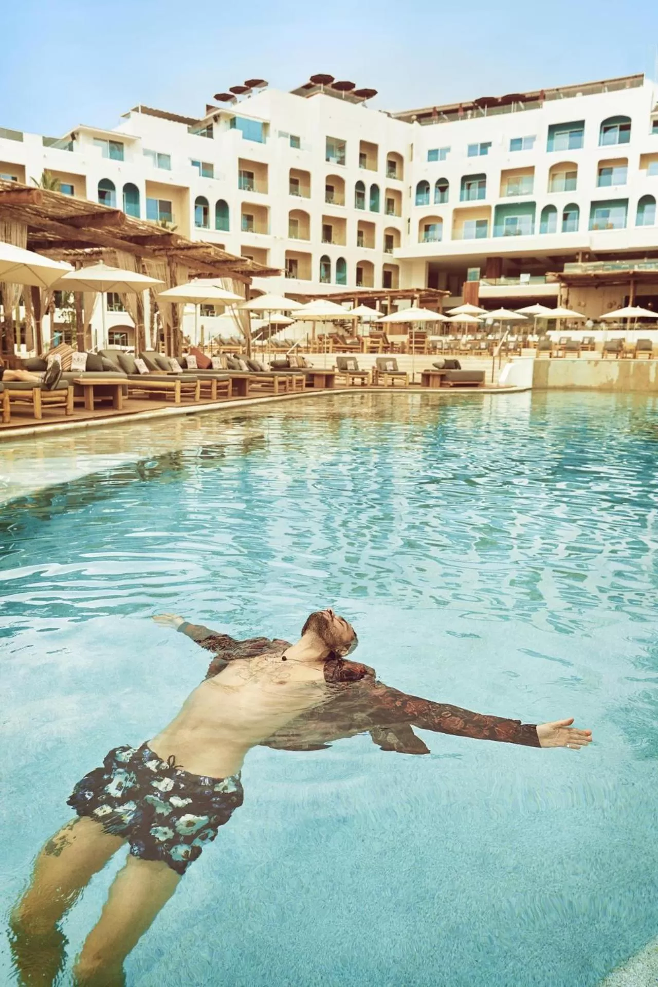 Swimming pool in ME Cabo by Meliá