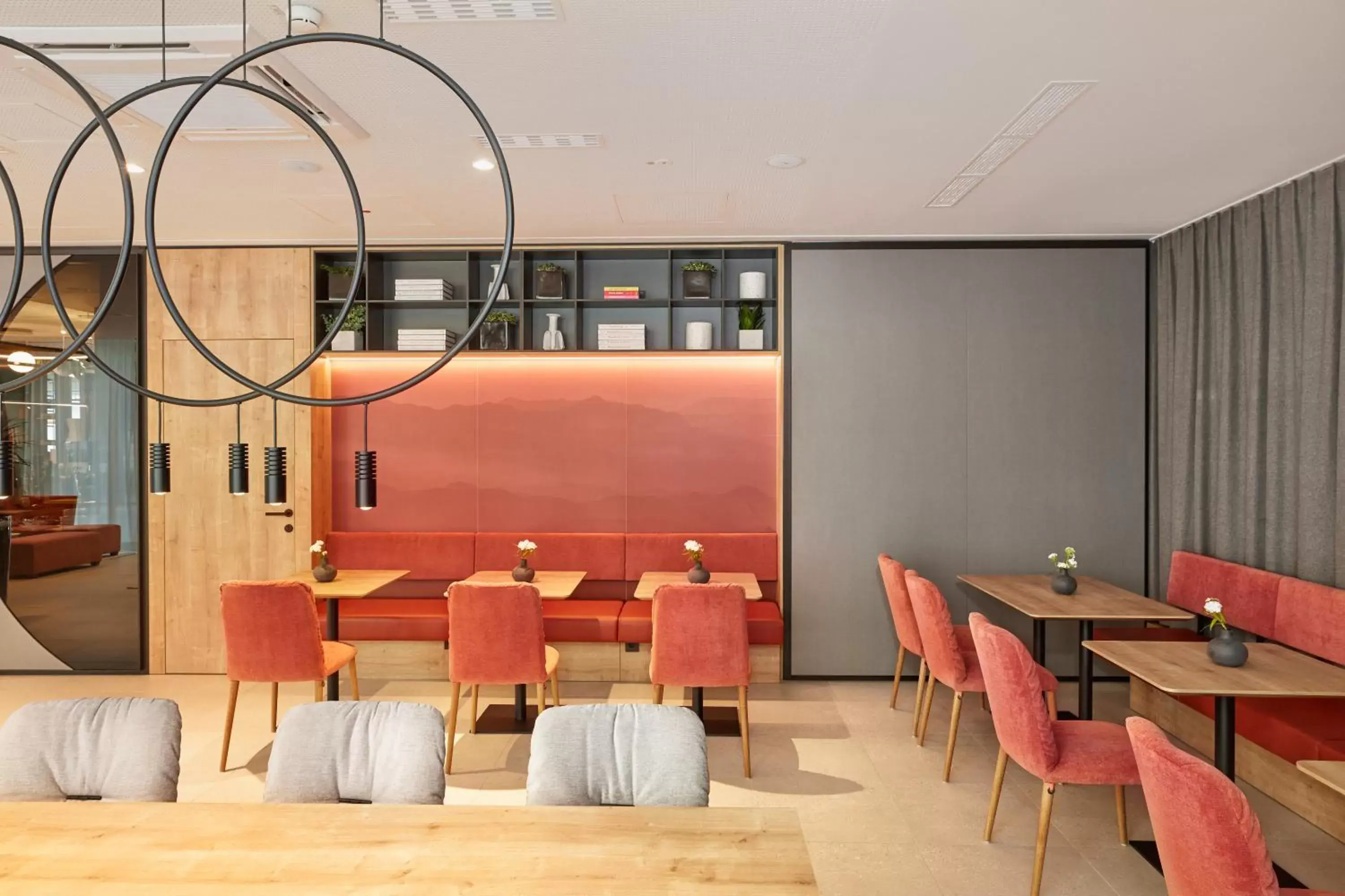 Lobby or reception in H+ Hotel Frankfurt Eschborn Lobby or reception in H+ Hotel Frankfurt Eschborn