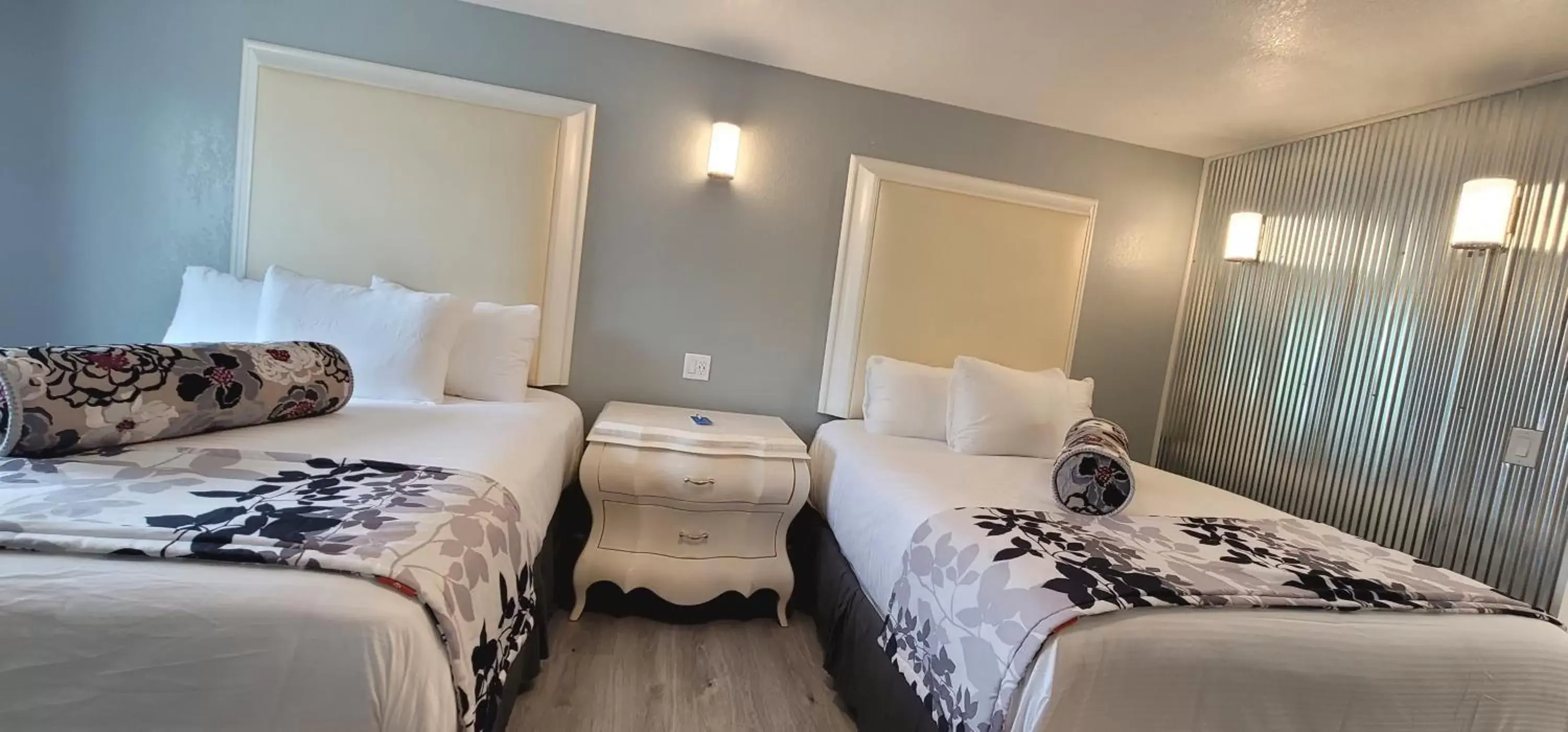 Bedroom, Bed in Dragonfly Inn & Suites