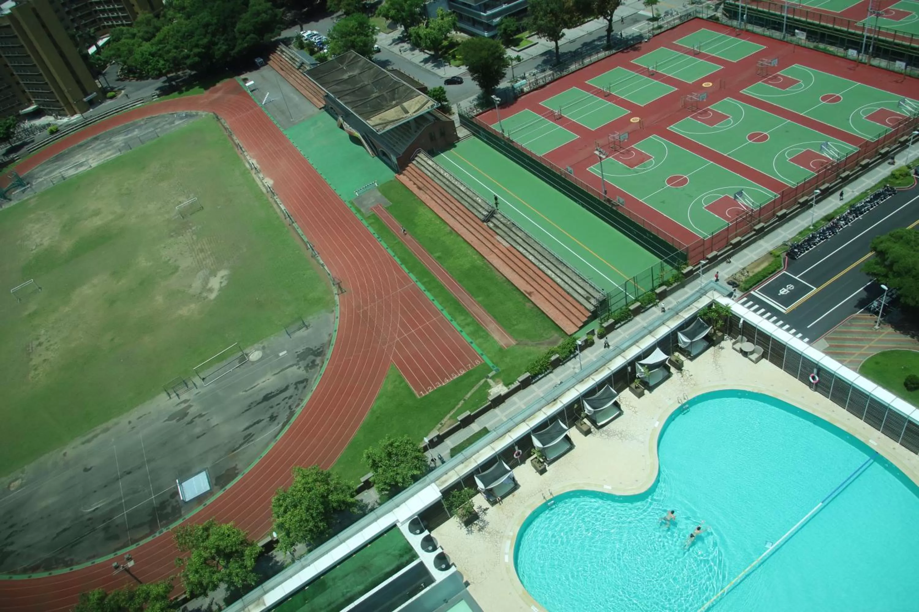 Swimming pool in Shangri-La Far Eastern Tainan