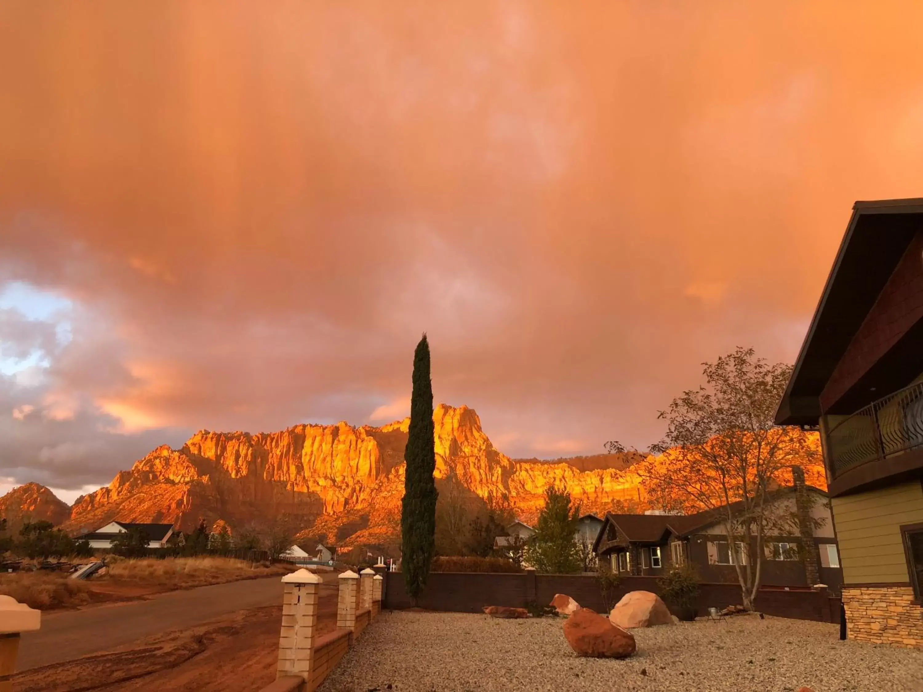 Mountain view in Zion Cliff Lodge