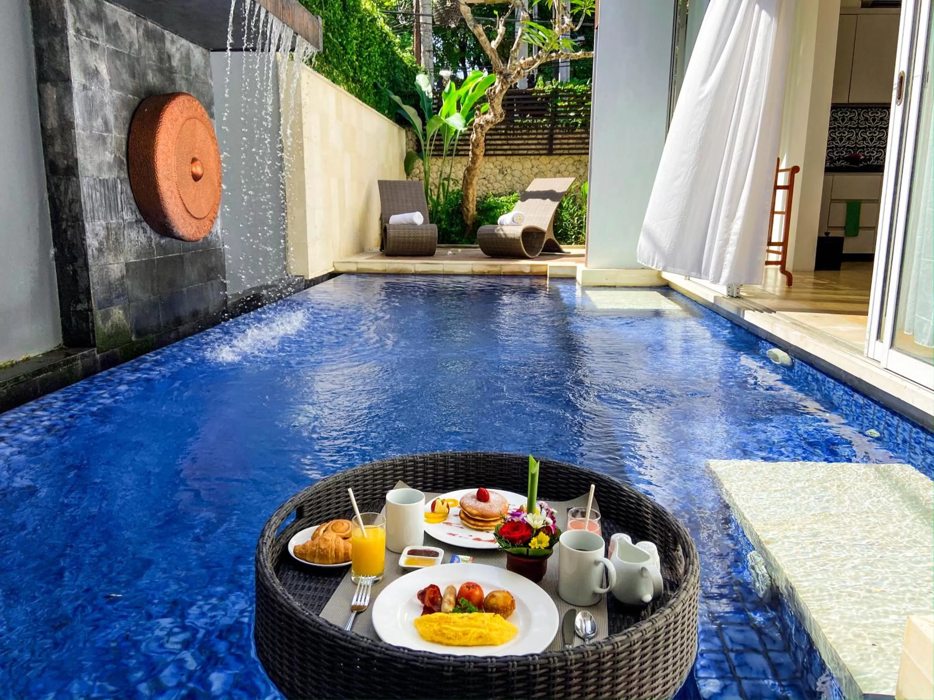 Swimming pool in Puri Hiromi Boutique Residence