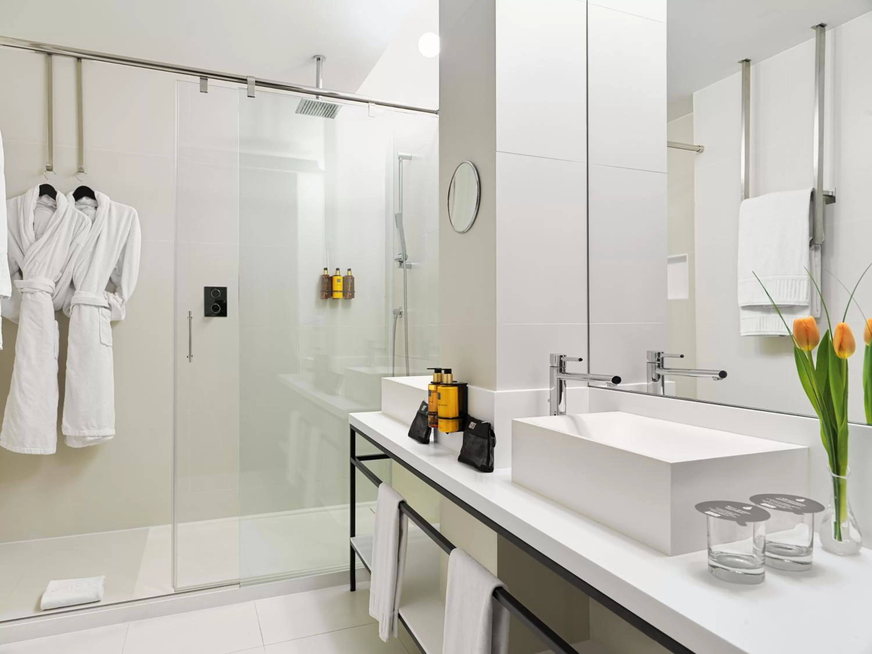 Bathroom in H10 Urquinaona Plaza