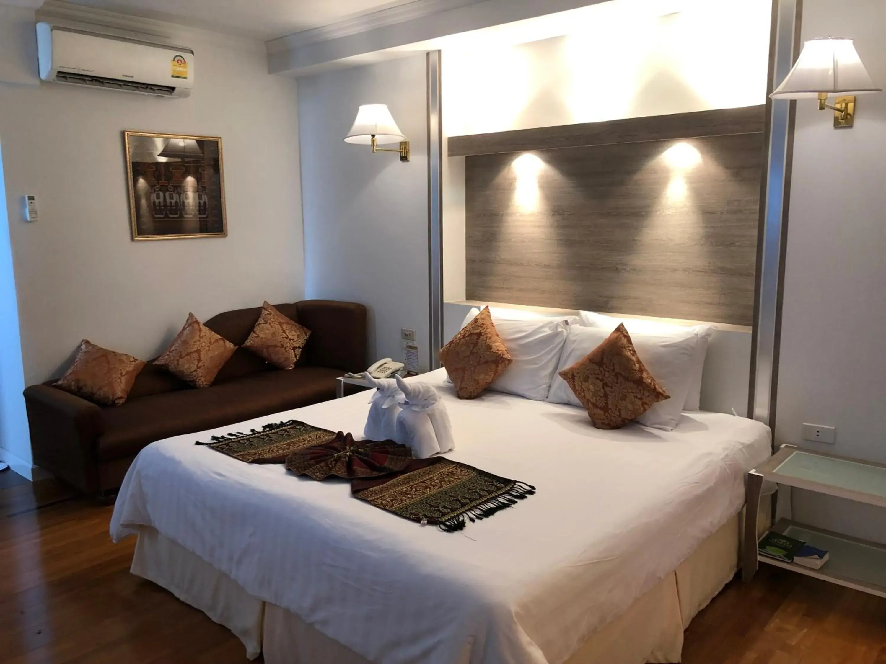 Bedroom, Bed in Thongtarin Hotel (SHA Plus)