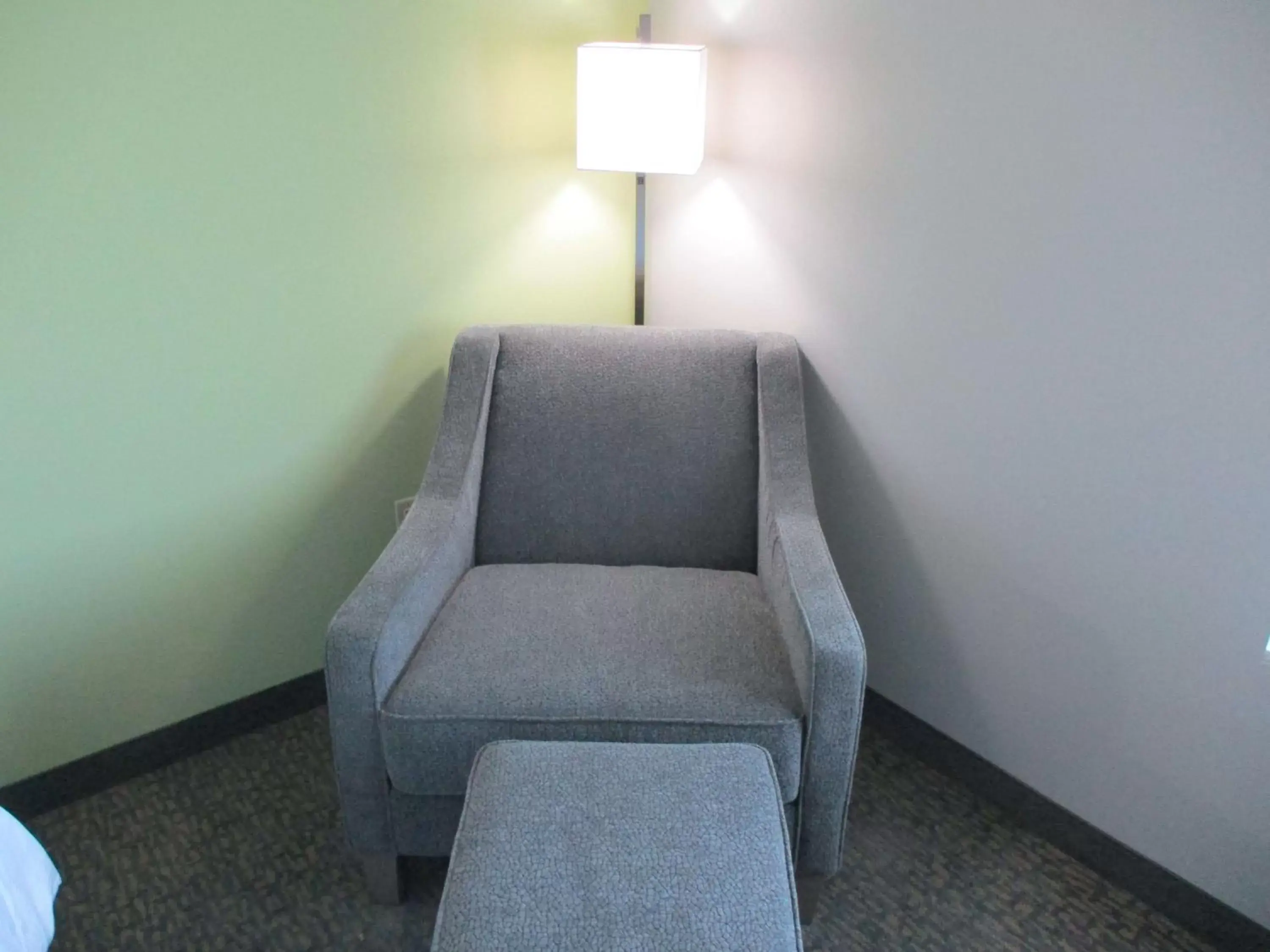 Photo of the whole room, Seating Area in La Quinta Inn & Suites by Wyndham Jackson-Cape Girardeau