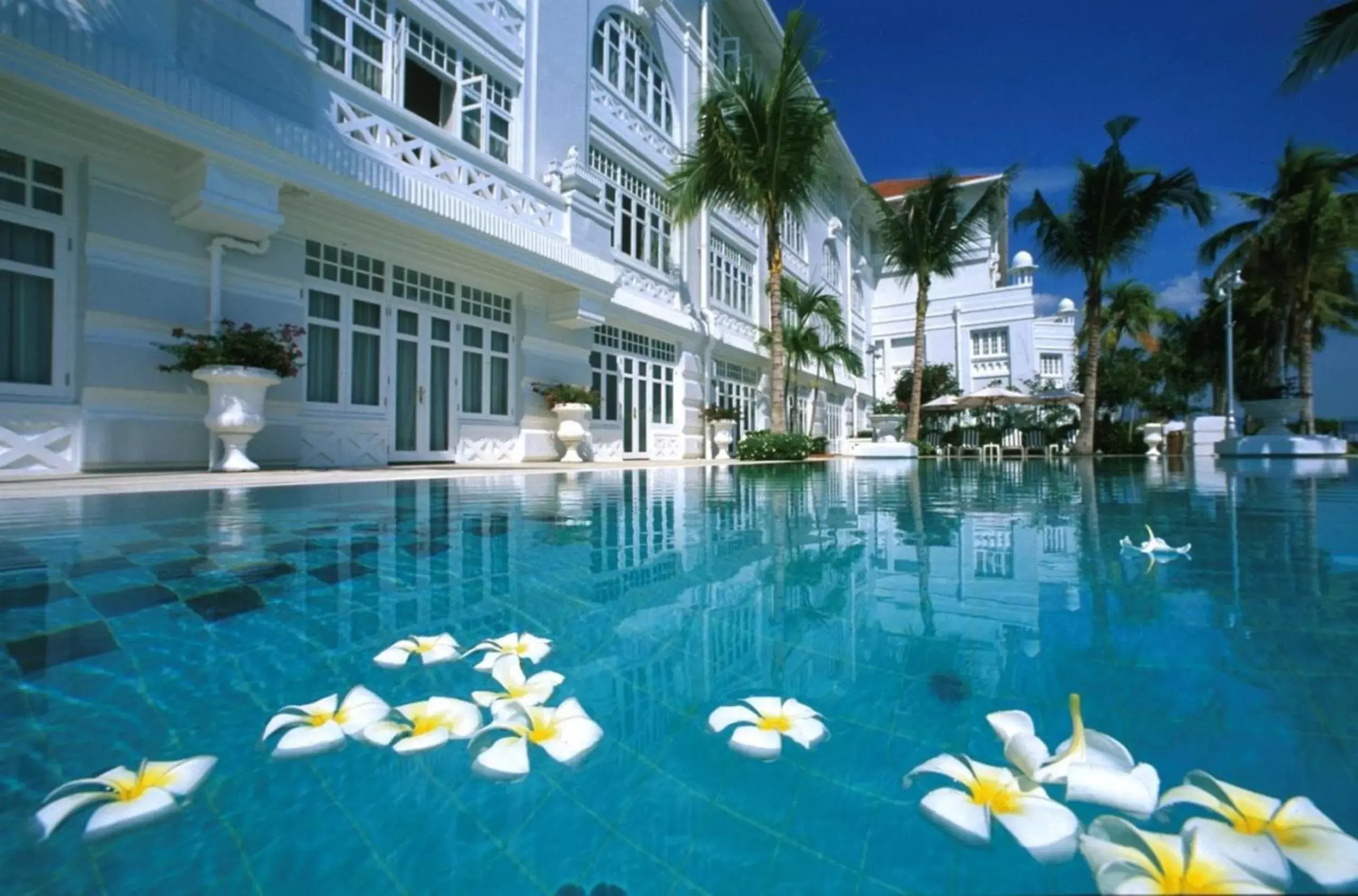 Facade/entrance, Swimming Pool in Eastern & Oriental Hotel