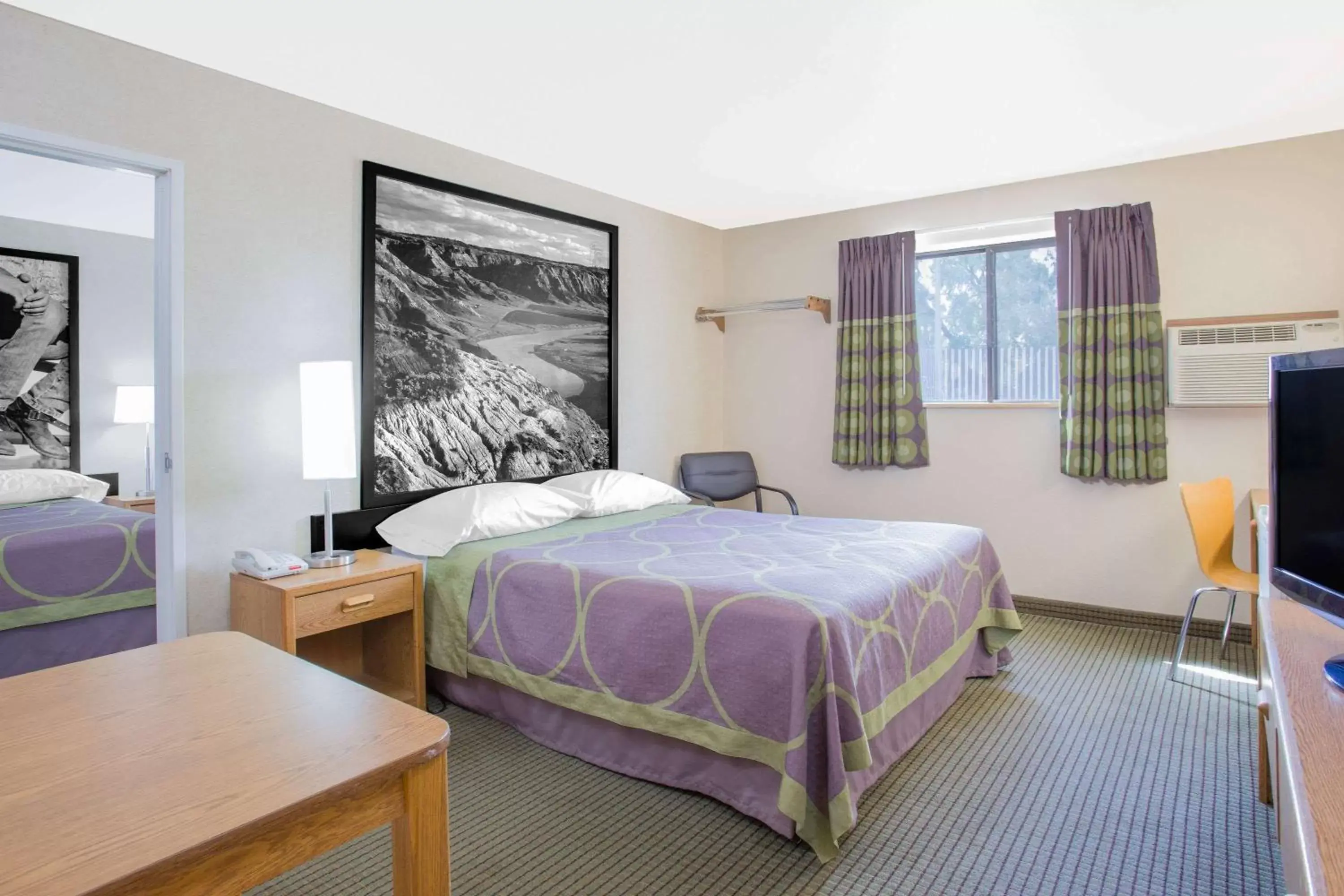 Photo of the whole room, Bed in Super 8 by Wyndham Havre