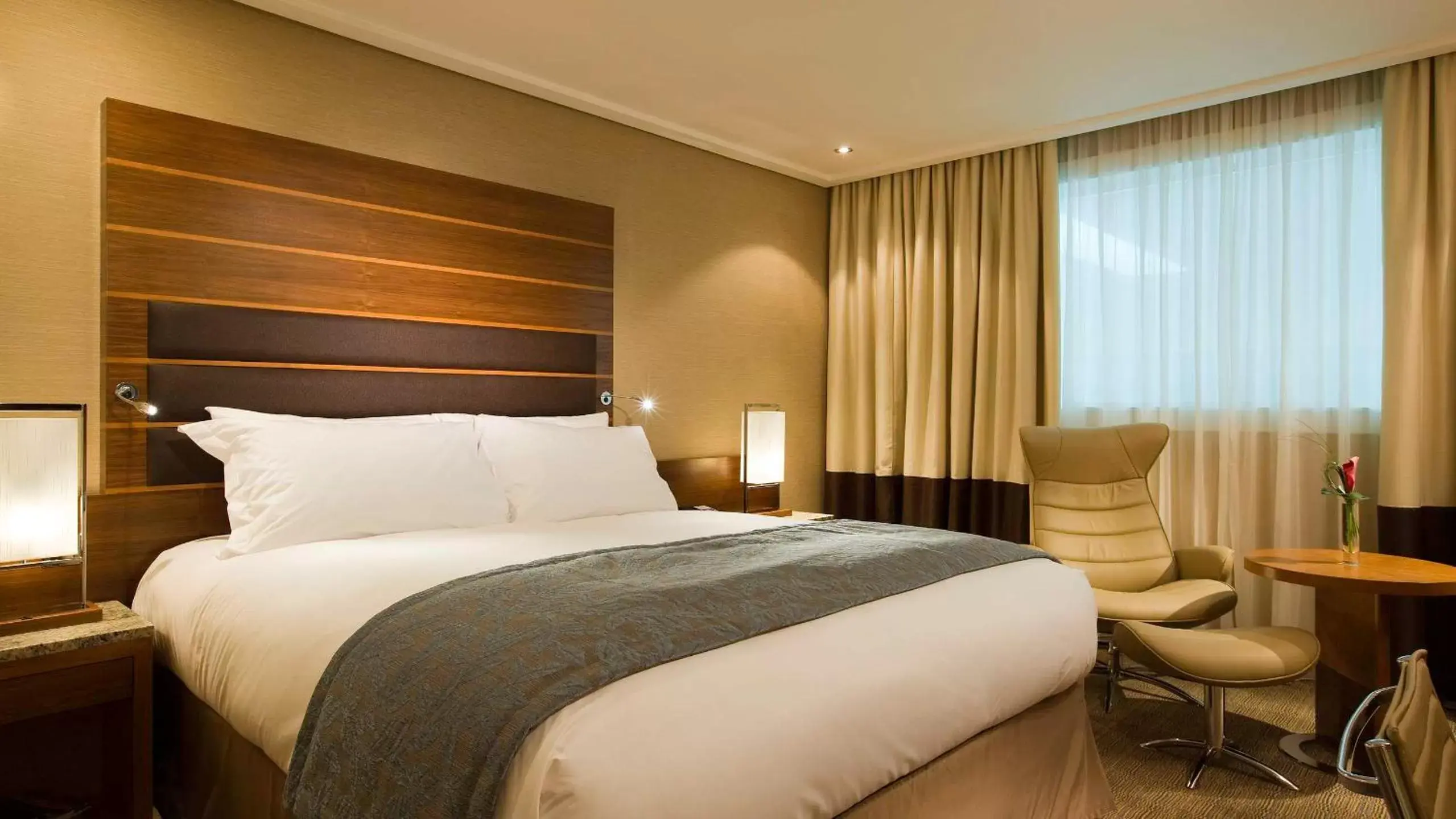 Bedroom, Bed in Sofitel London Heathrow