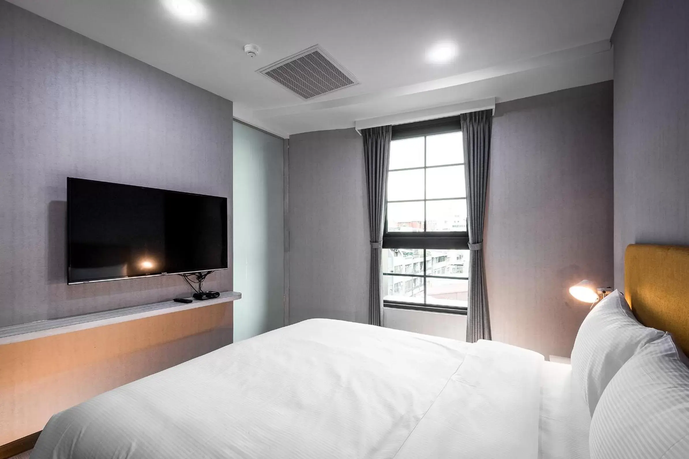 TV and multimedia, Bed in CHECK inn Taichung Ziyou