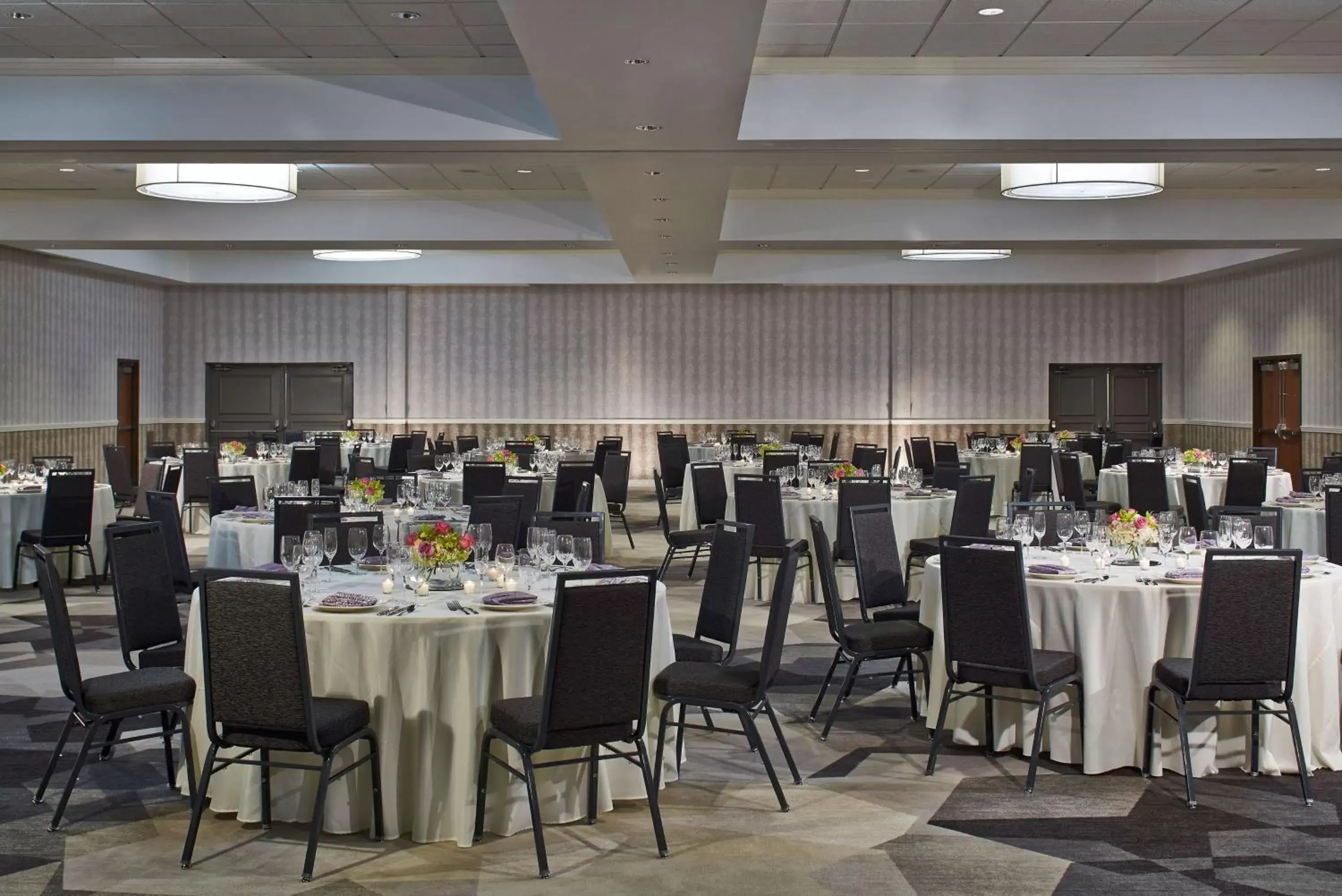 Meeting/conference room, Restaurant/Places to Eat in Doubletree By Hilton Atlanta Perimeter Dunwoody