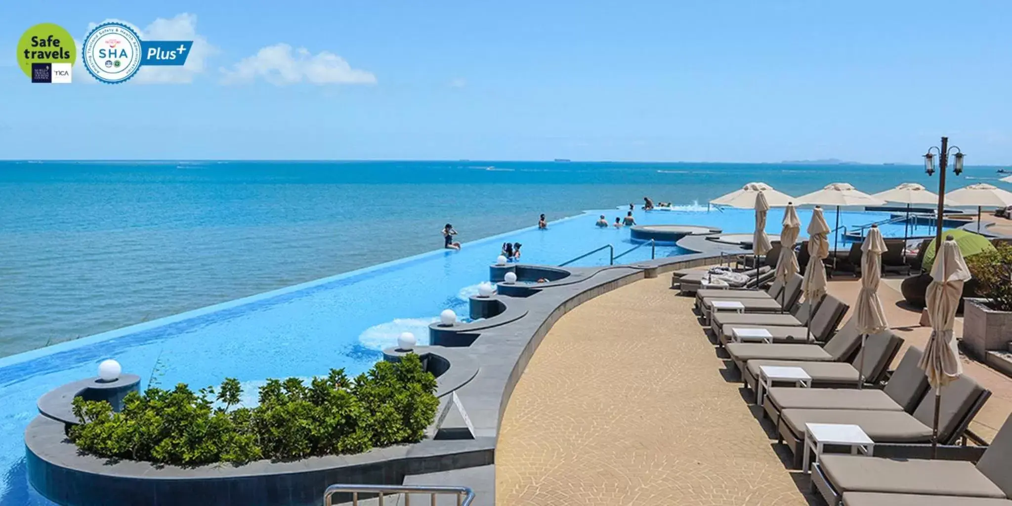 Swimming Pool in Royal Cliff Beach Hotel Pattaya