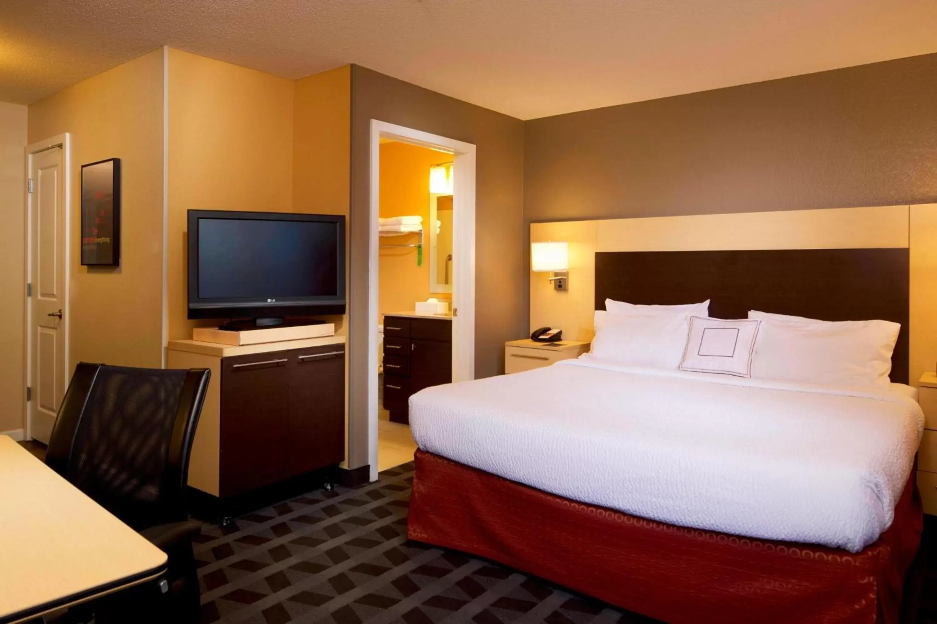 Photo of the whole room, Bed in TownePlace Suites by Marriott Jacksonville