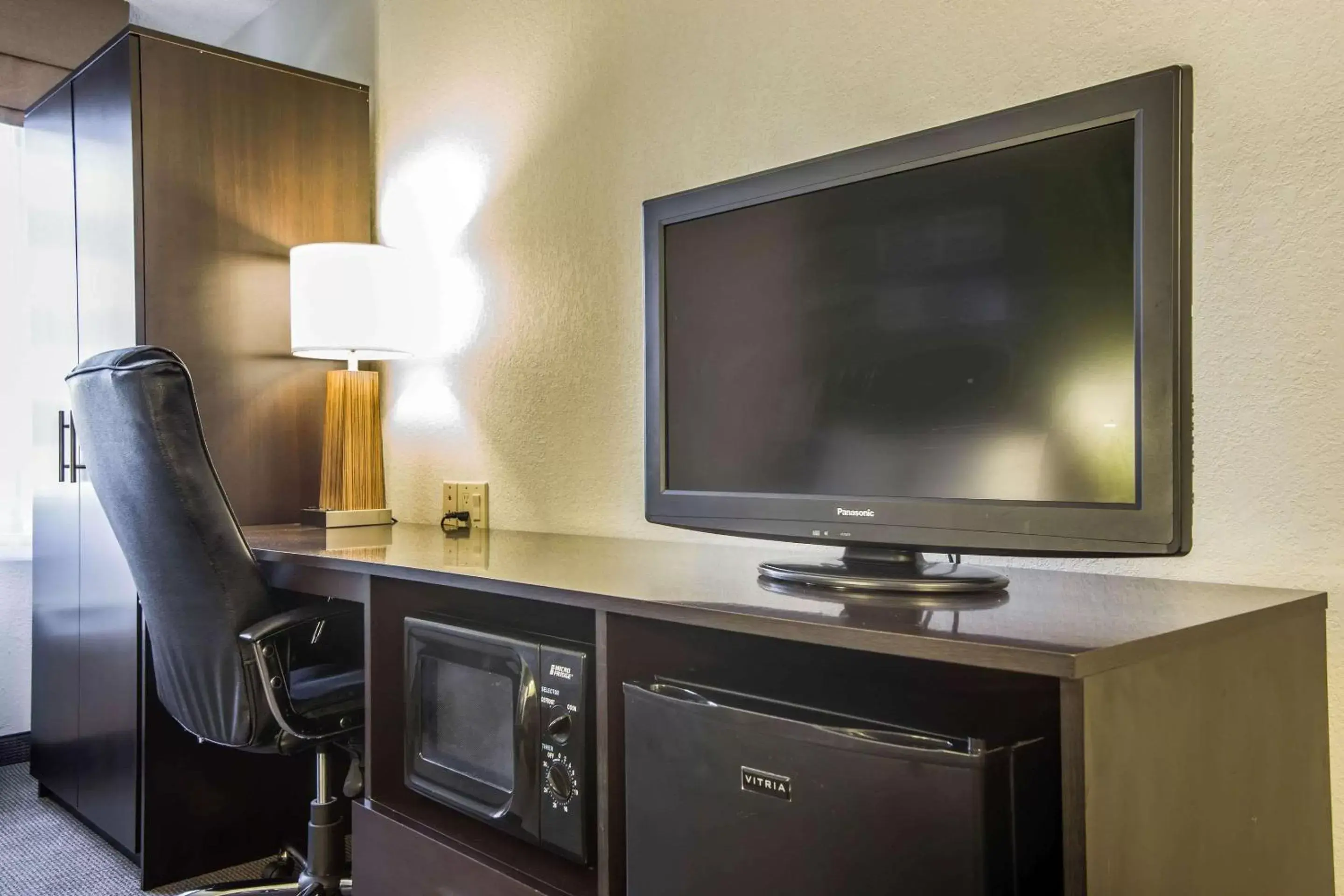 Photo of the whole room, TV/Entertainment Center in Sleep Inn Airport West Columbia