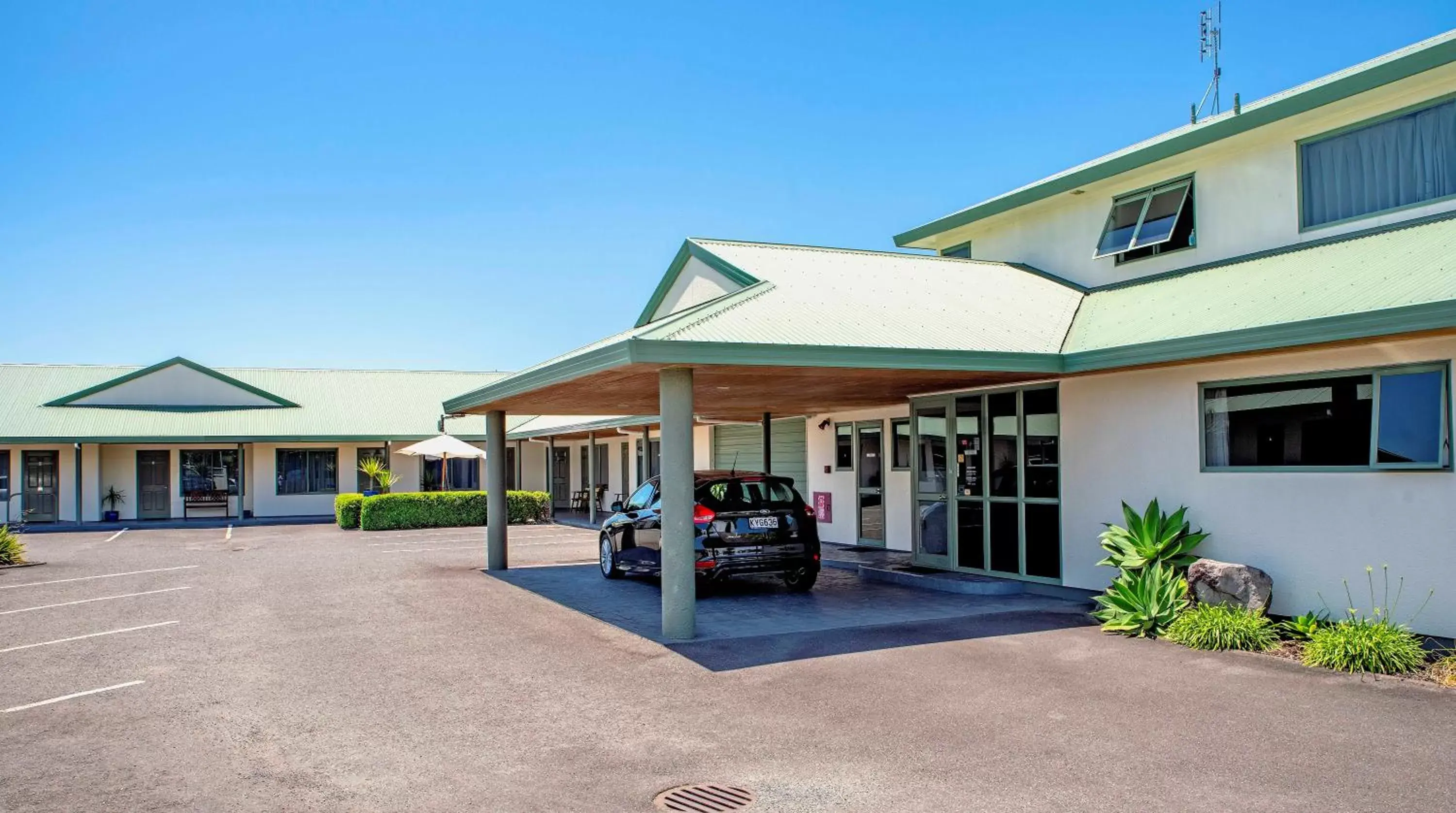 Property Building in Barringtons Motor Lodge