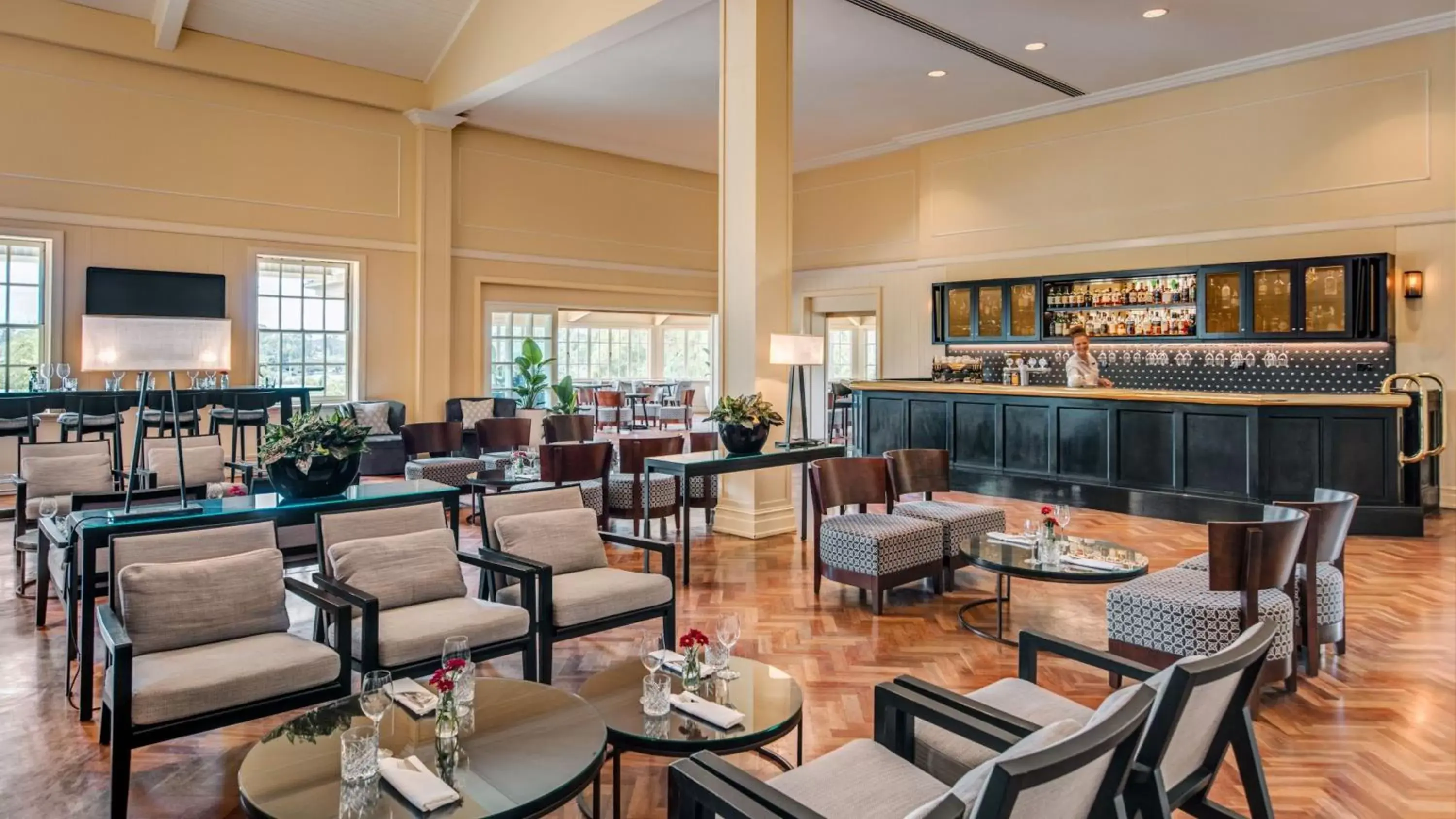 Lounge or bar in InterContinental Sanctuary Cove Resort by IHG Lounge or bar in InterContinental Sanctuary Cove Resort by IHG