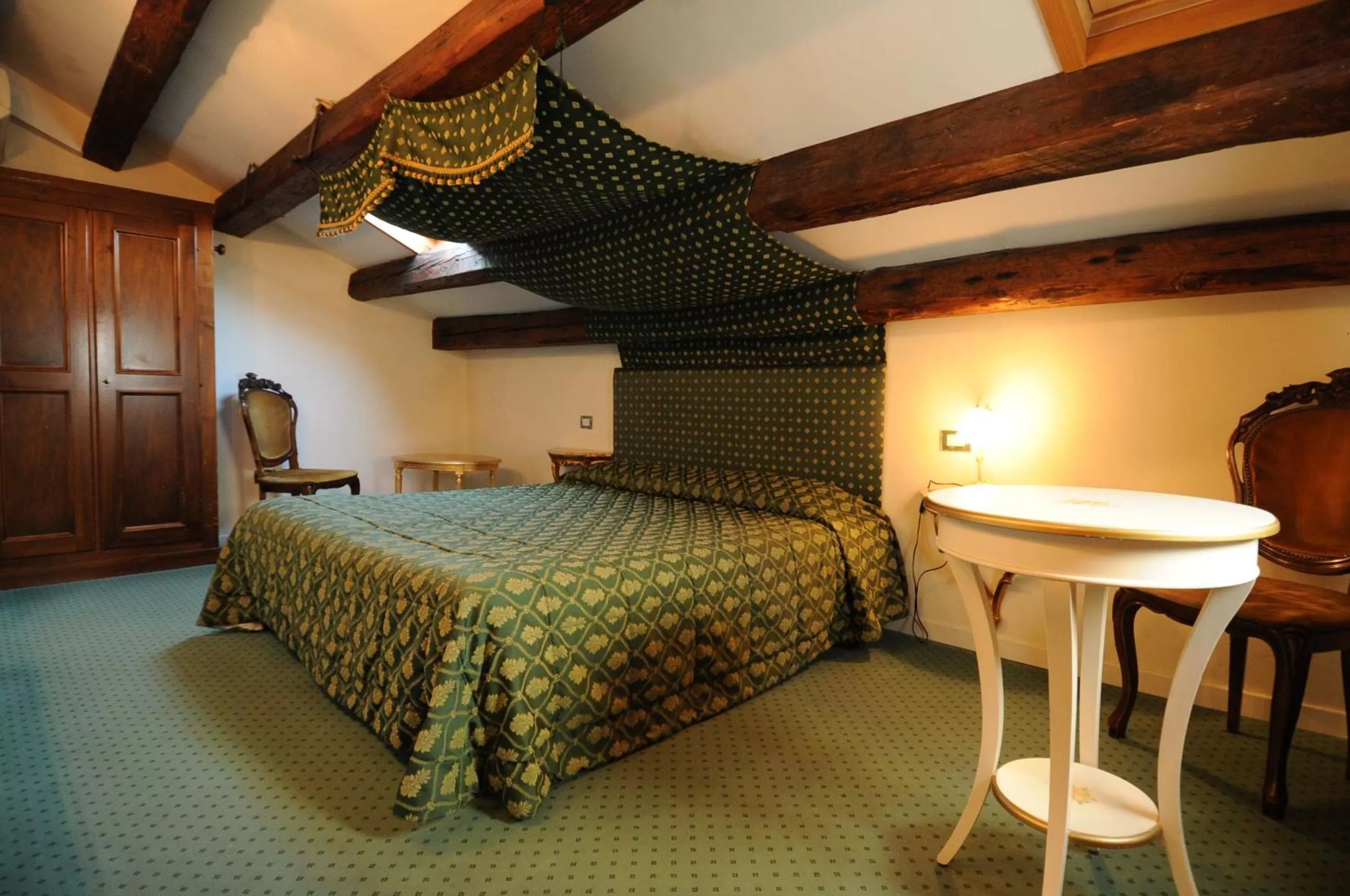 Bed in Hotel Mezzo Pozzo