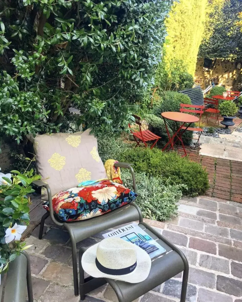 Seating Area in La Cour Sainte Catherine demeure de charme