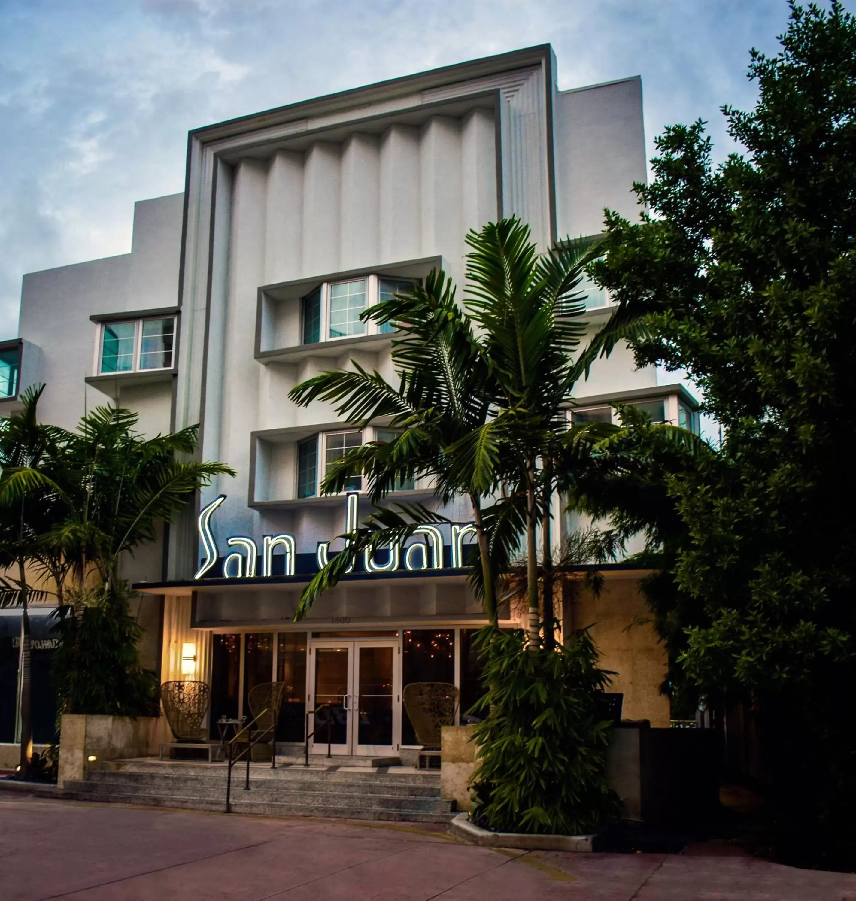Property building in San Juan Hotel Miami Beach
