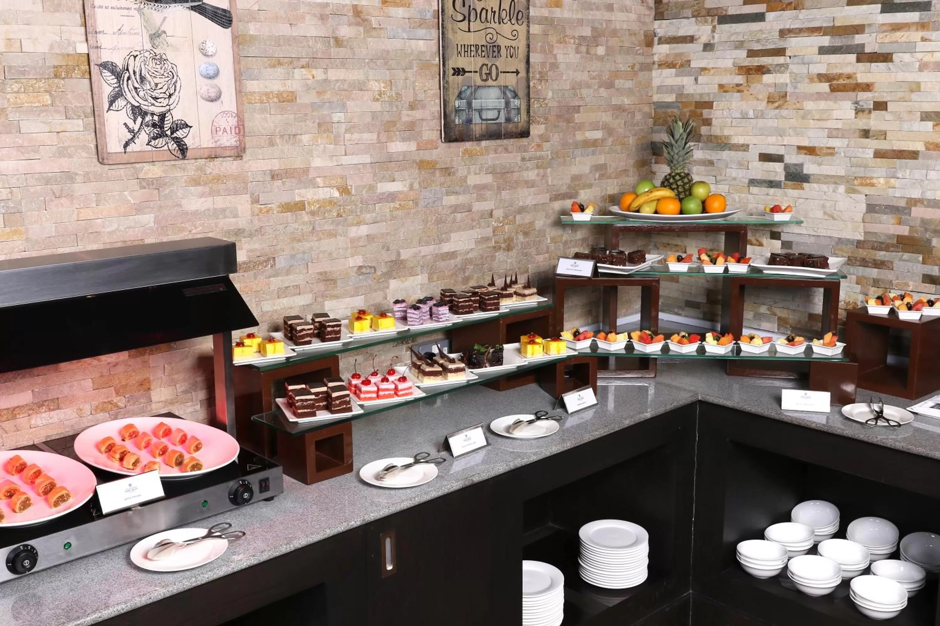 Restaurant/places to eat in Park Regis Lotus Hotel