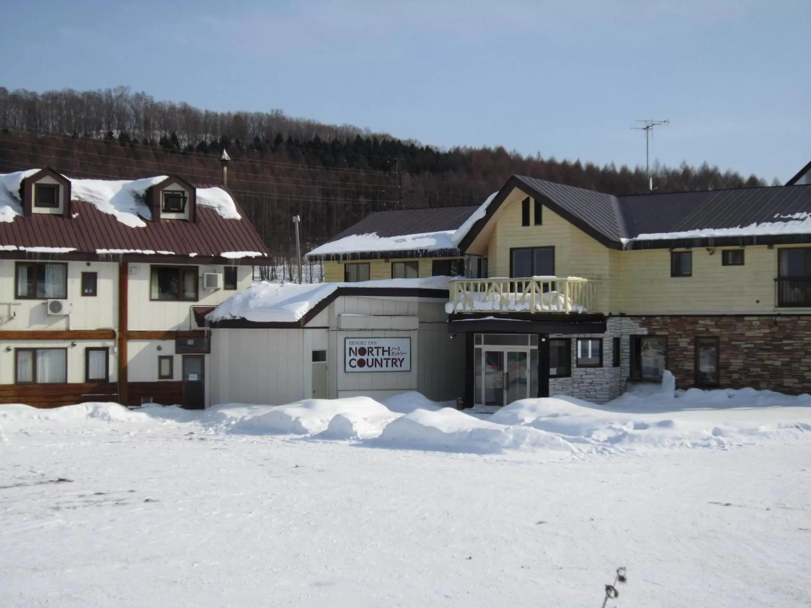 Facade/entrance, Winter in Resort Inn North Country