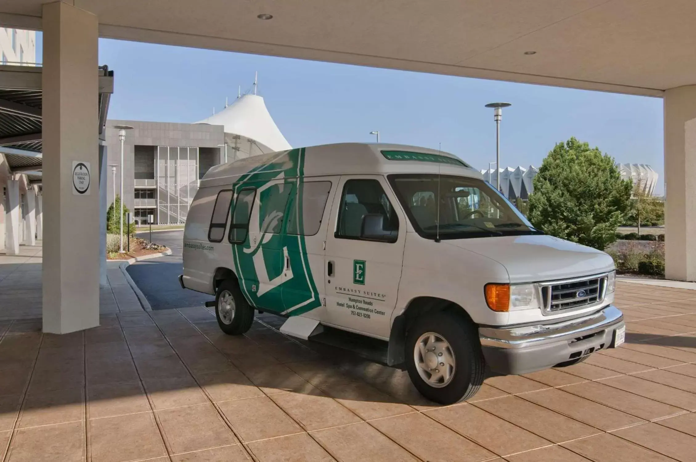 Property Building in Embassy Suites by Hilton Hampton Convention Center