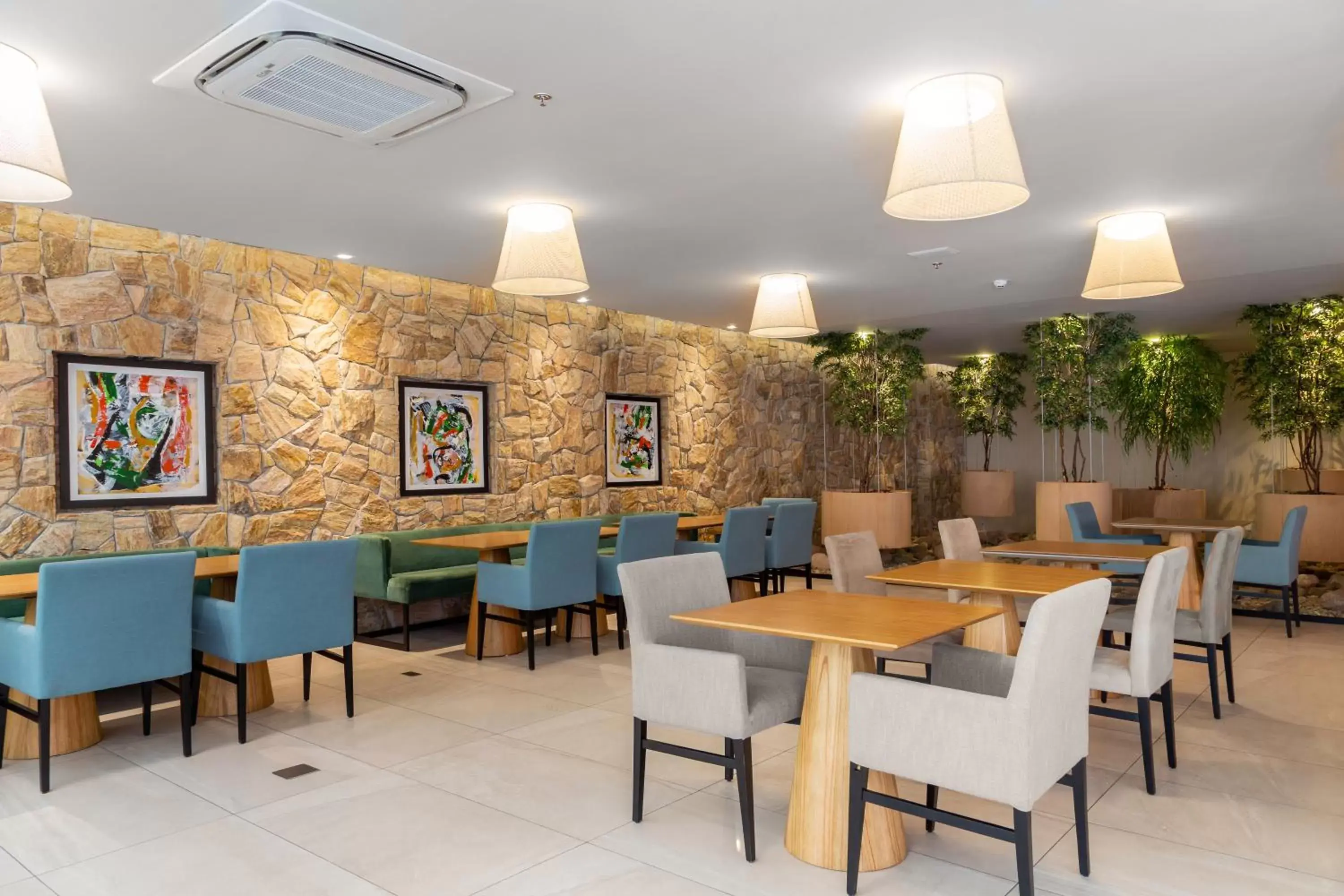 Restaurant/places to eat in Hilton Garden Inn Praia Brava Restaurant/places to eat in Hilton Garden Inn Praia Brava